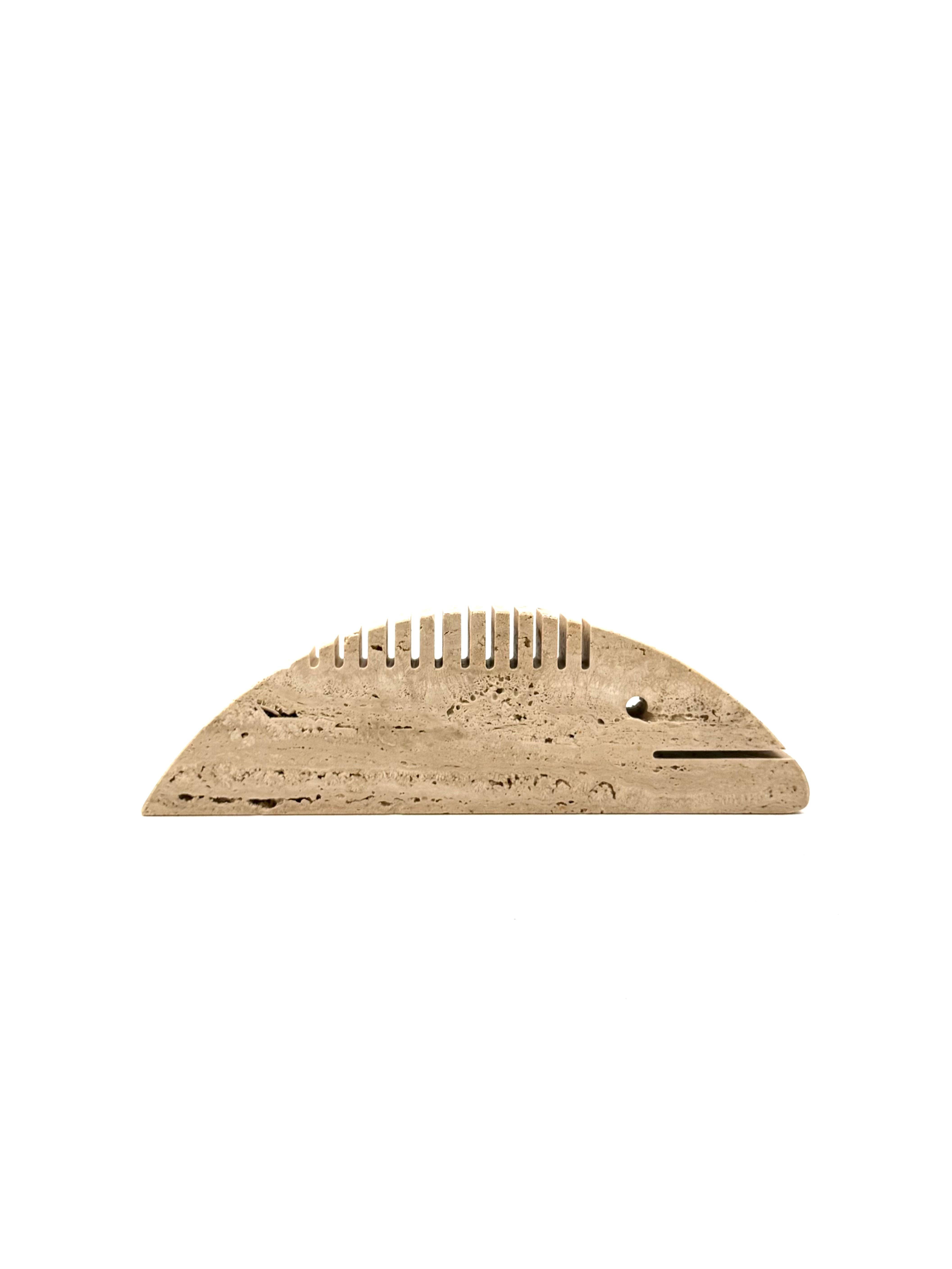 Brutalist travertine fish desk organizer, Enzo Mari F.lli Mannelli Italy 1970 In condizioni ottime in vendita a Firenze, IT