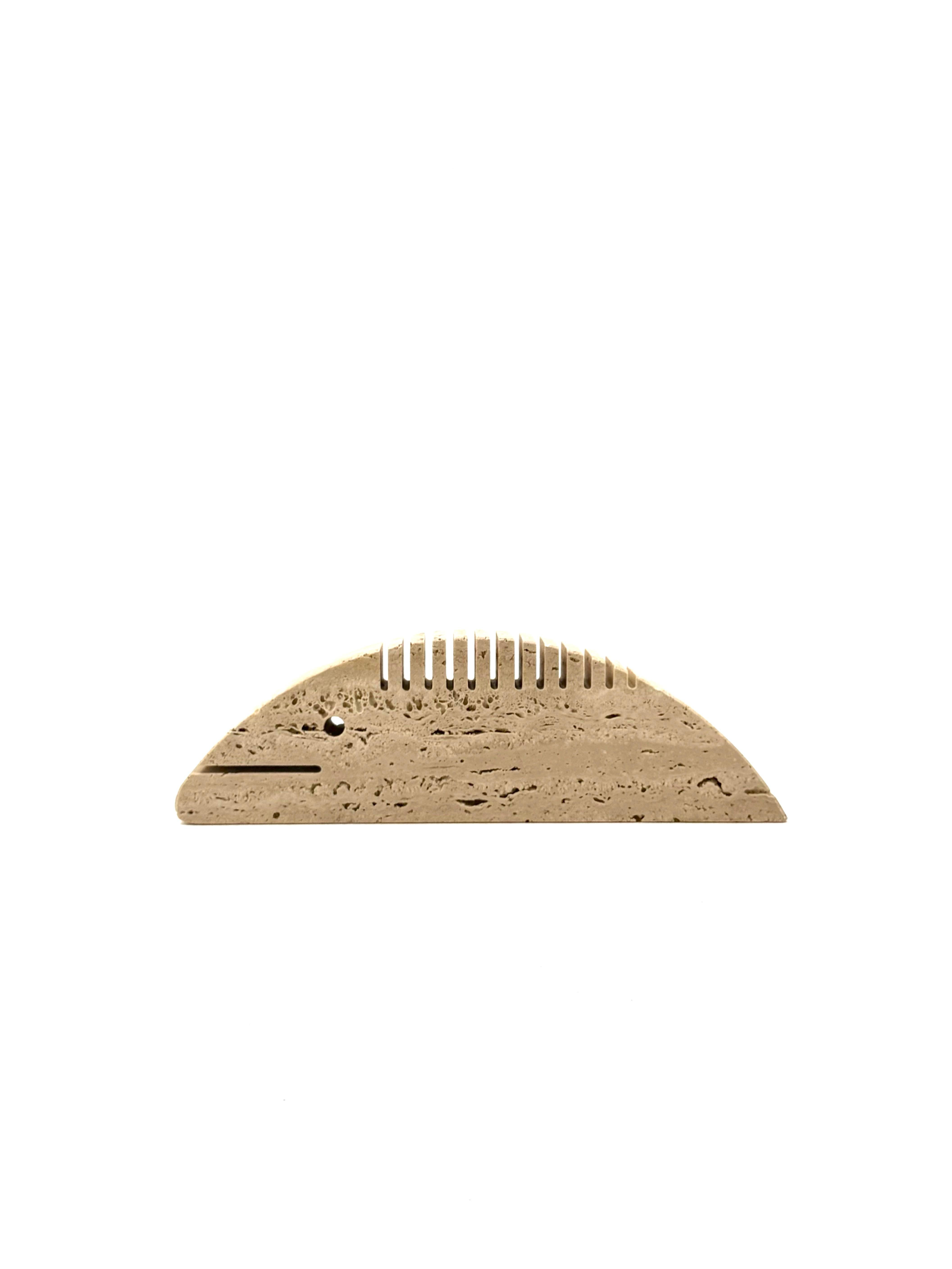 Late 20th Century Brutalist travertine fish desk organizer, Enzo Mari F.lli Mannelli Italy 1970 in vendita
