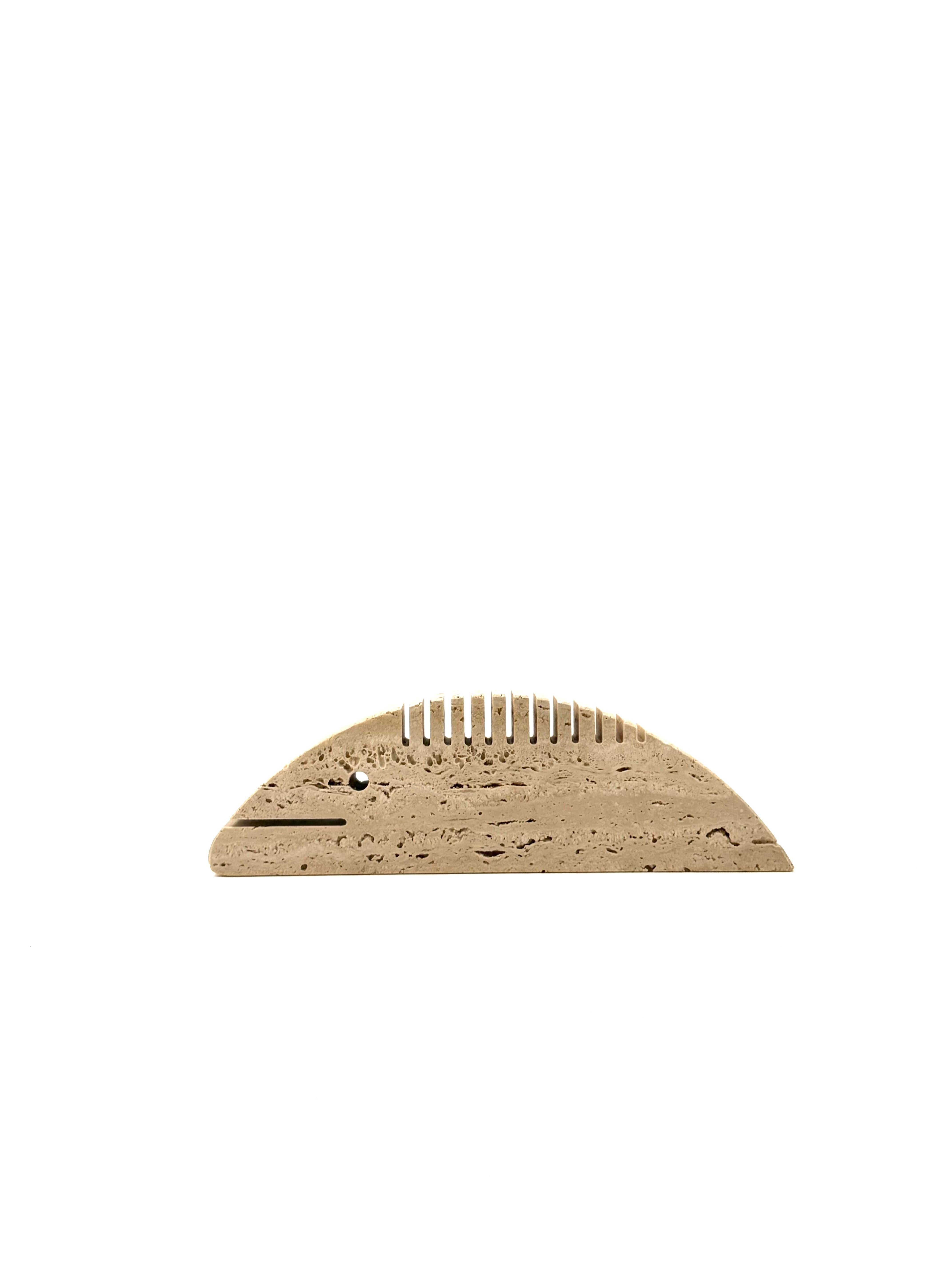 Travertino Brutalist travertine fish desk organizer, Enzo Mari F.lli Mannelli Italy 1970 in vendita
