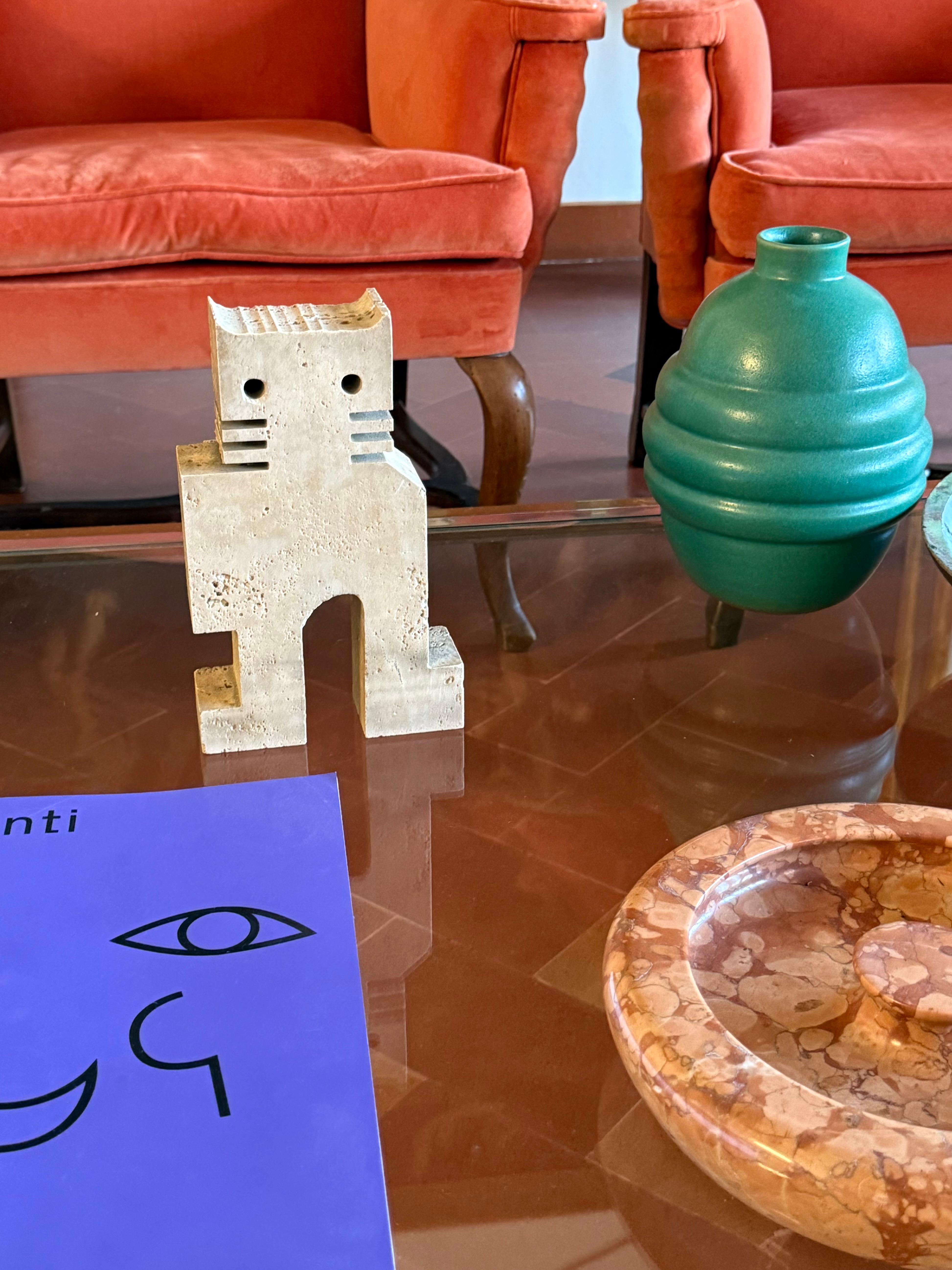 Brutalist travertine sculpture of cat, Enzo Mari F.lli Mannelli, Italy 1970s (Italian) im Angebot