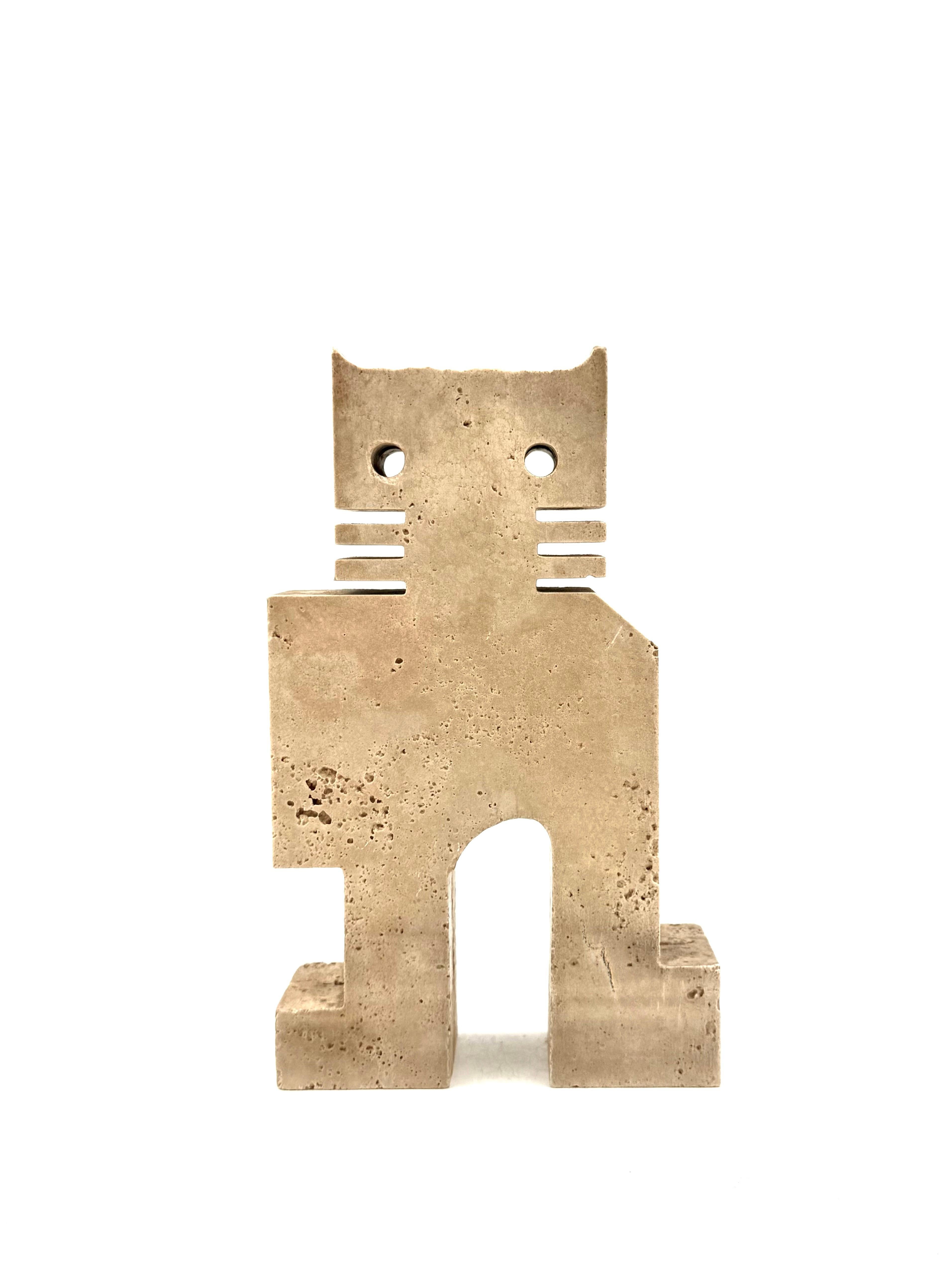 Brutalist travertine sculpture of cat, Enzo Mari F.lli Mannelli, Italy 1970s (Travertin) im Angebot