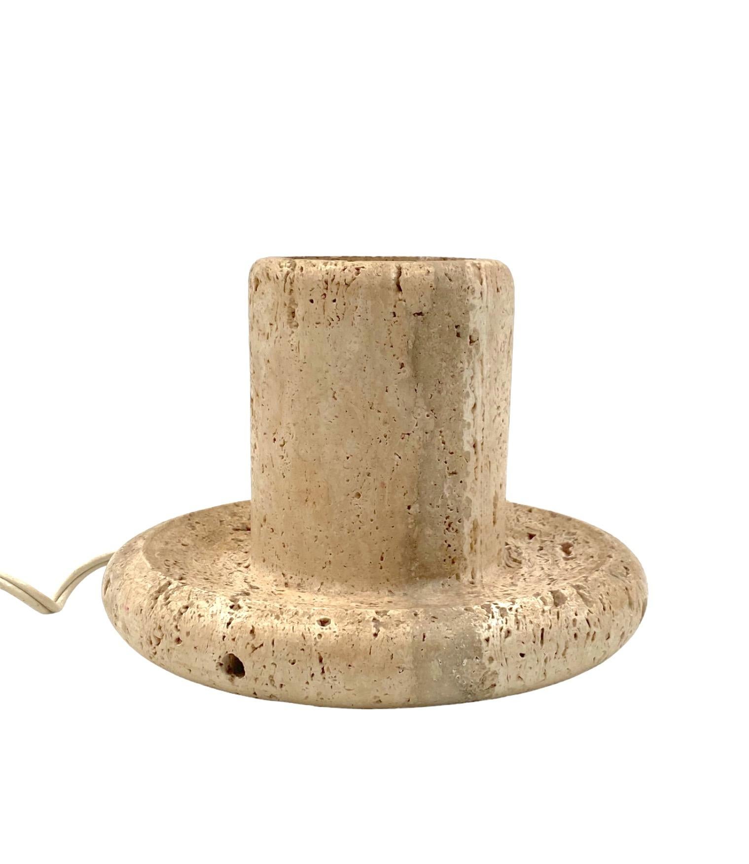 Brutalist travertine table lamp

Italy 1970s.

H 15 cm

Diam. 23cm

Conditions: excellent consistent with age and use. In working conditions.