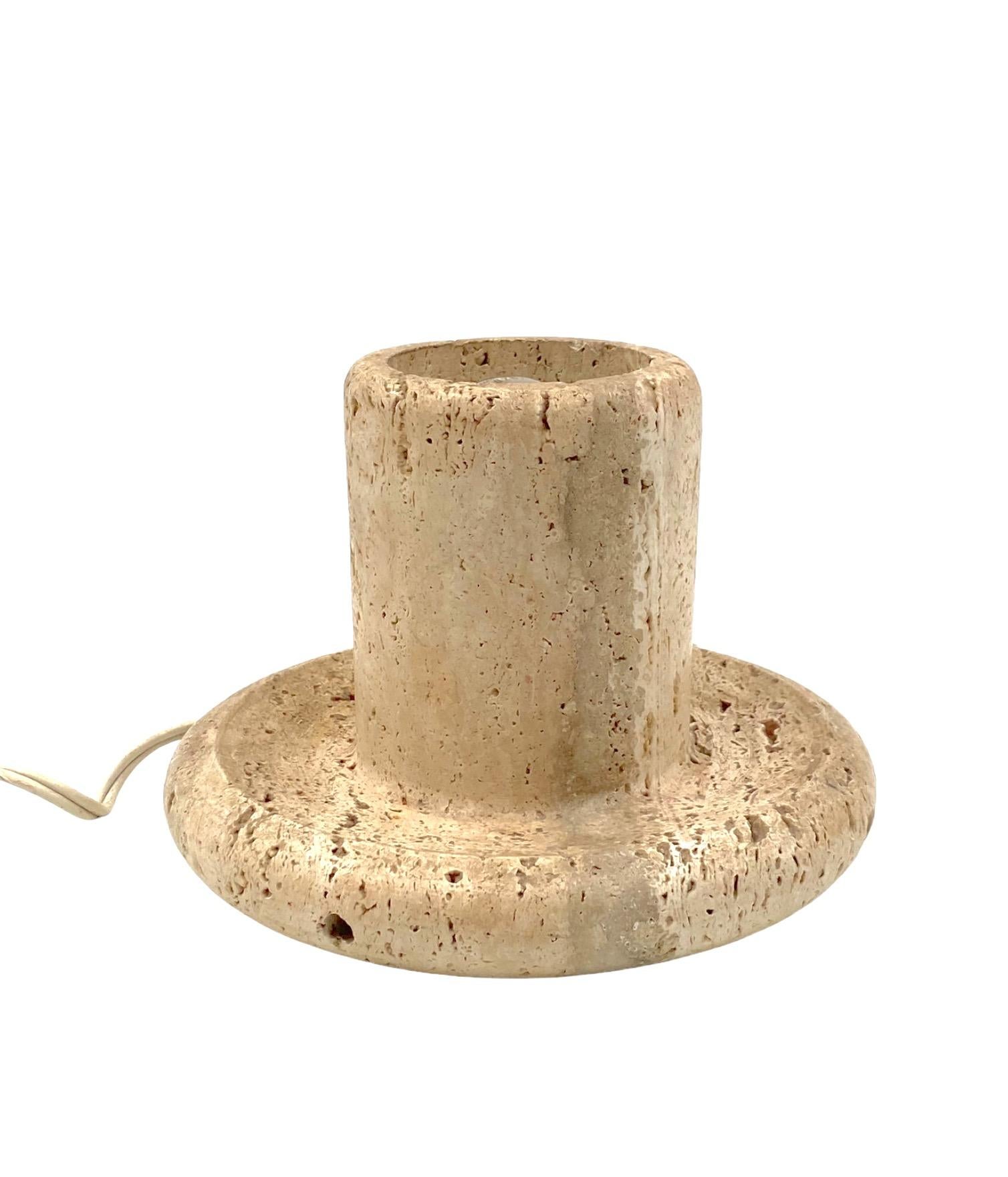 Brutalist travertine table lamp, Italy, 1970s In Excellent Condition In Firenze, IT