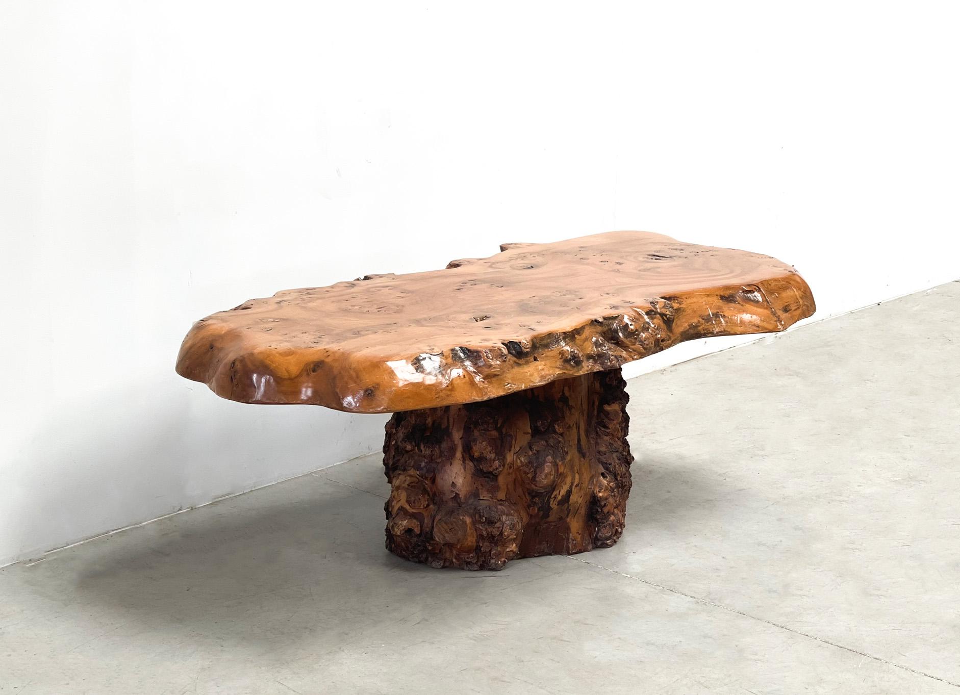 Brutalist tree trunk coffee table In Good Condition For Sale In Nijlen, VAN