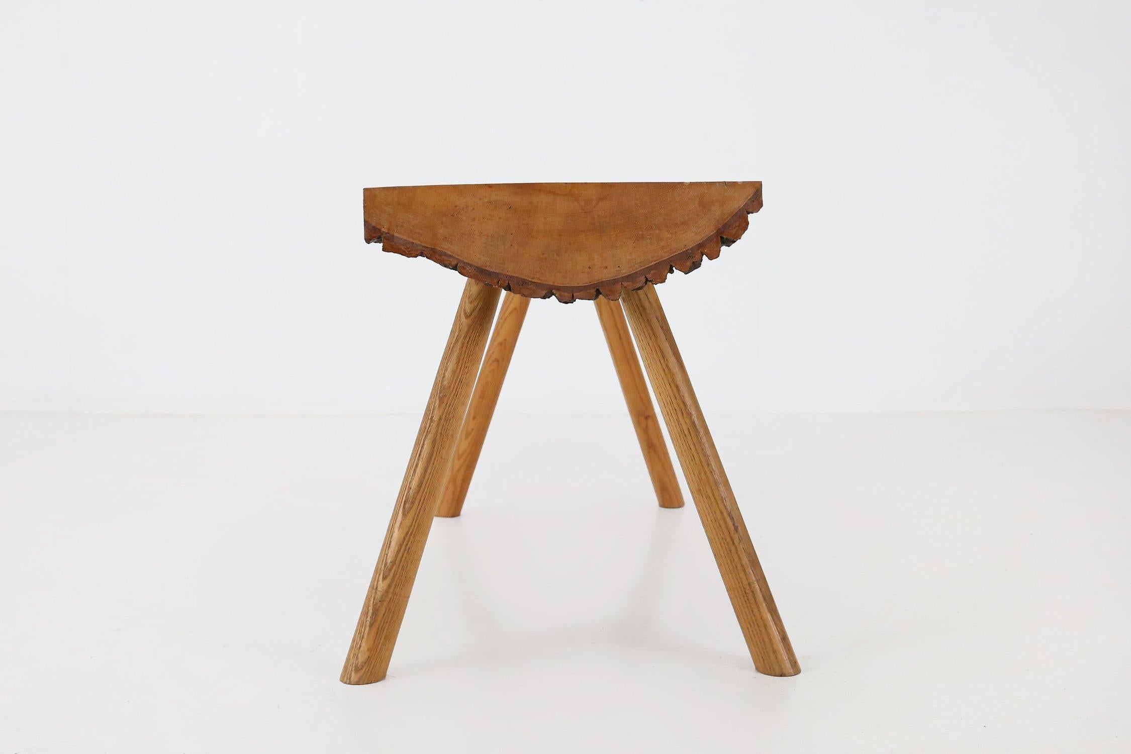 Brutalistischer Baumstamm-Couchtisch aus massiver Eiche, ca. 1950 (Brutalismus) im Angebot