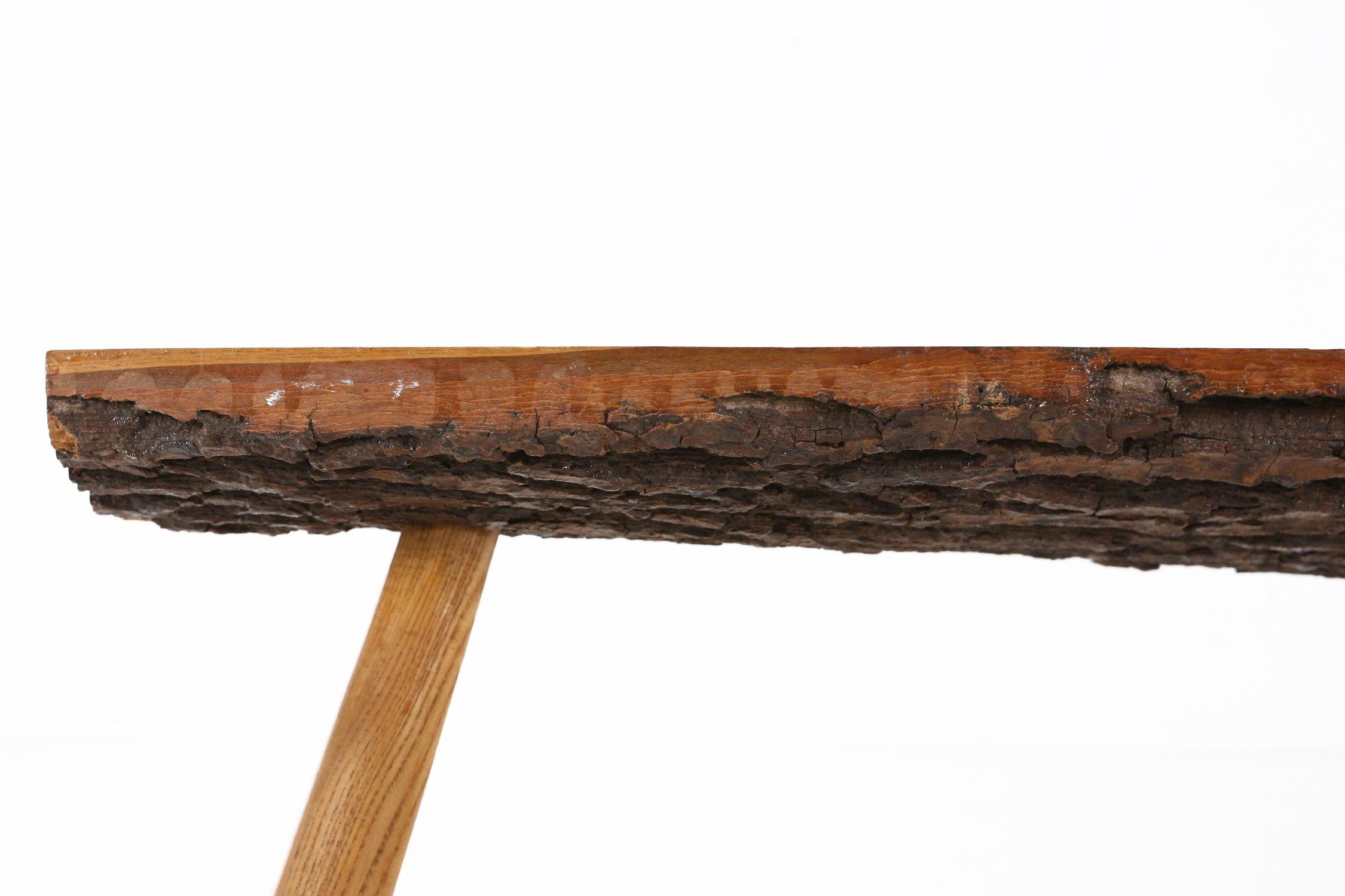 Brutalistischer Baumstamm-Couchtisch aus massiver Eiche, ca. 1950 im Angebot 2