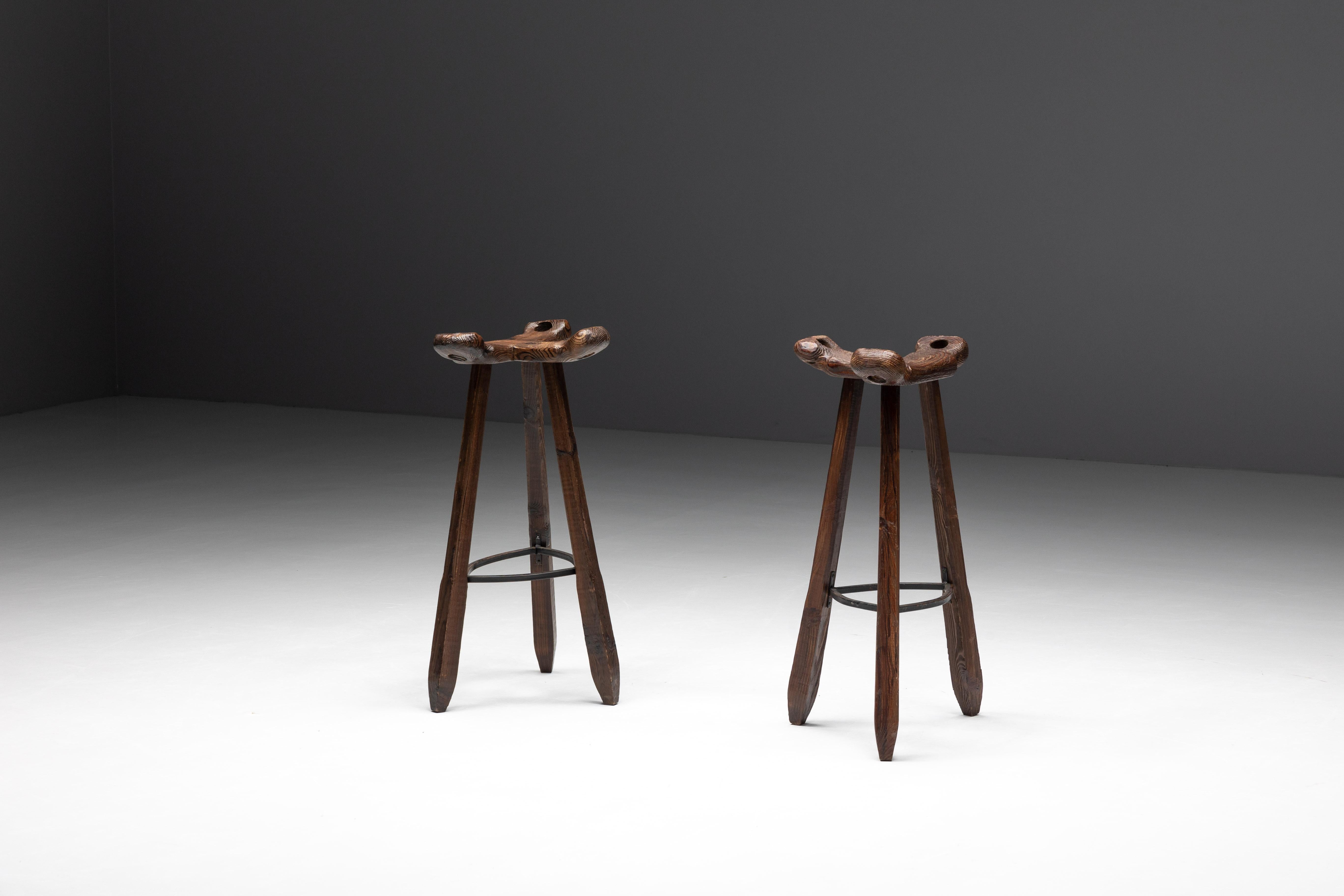 Tabourets de bar tripode brutalistes en chêne espagnol, Espagne, 1970 en vente 1