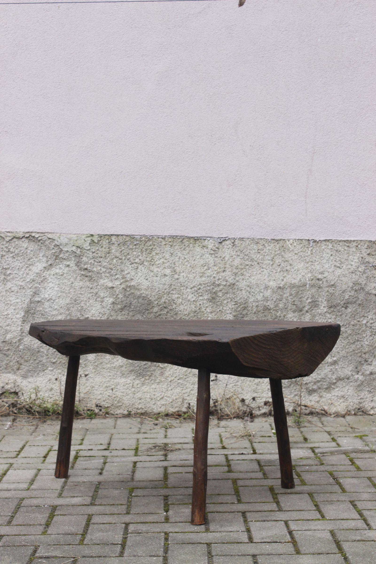 French Brutalist tripod coffee table in pine, France 1950s For Sale