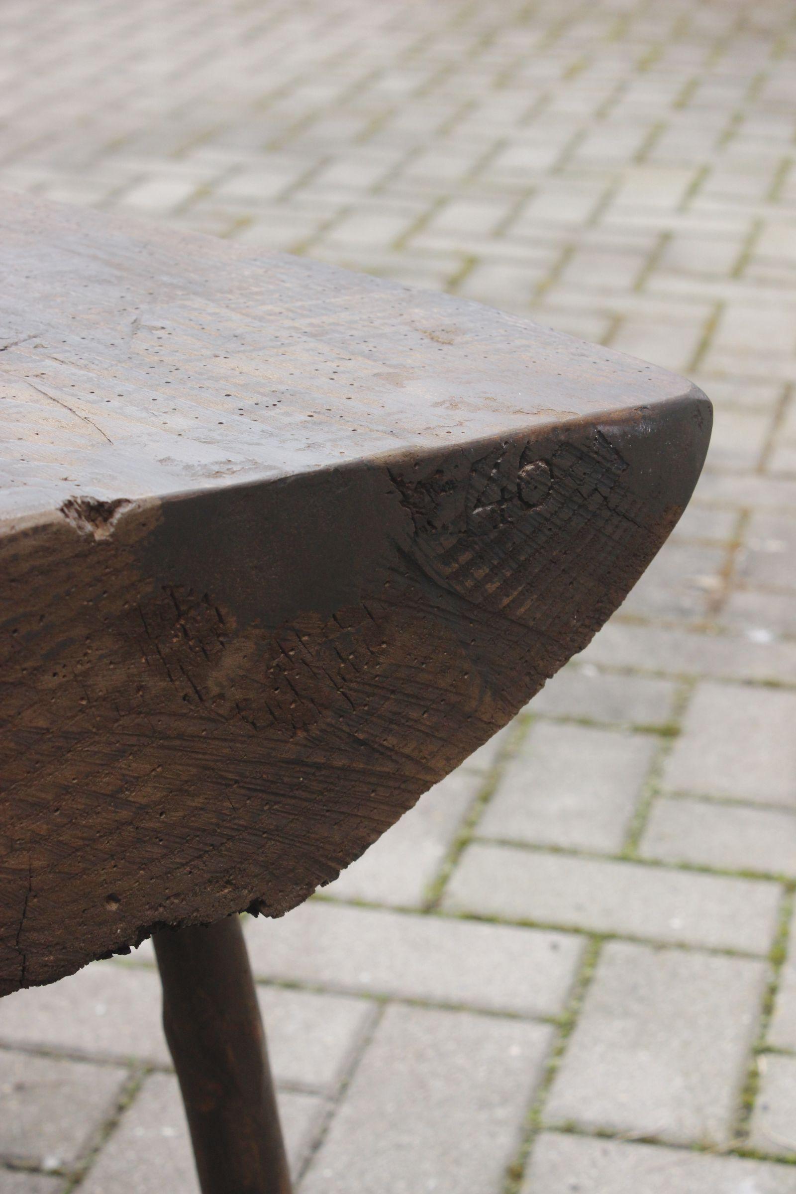 Pine Brutalist tripod coffee table in pine, France 1950s For Sale