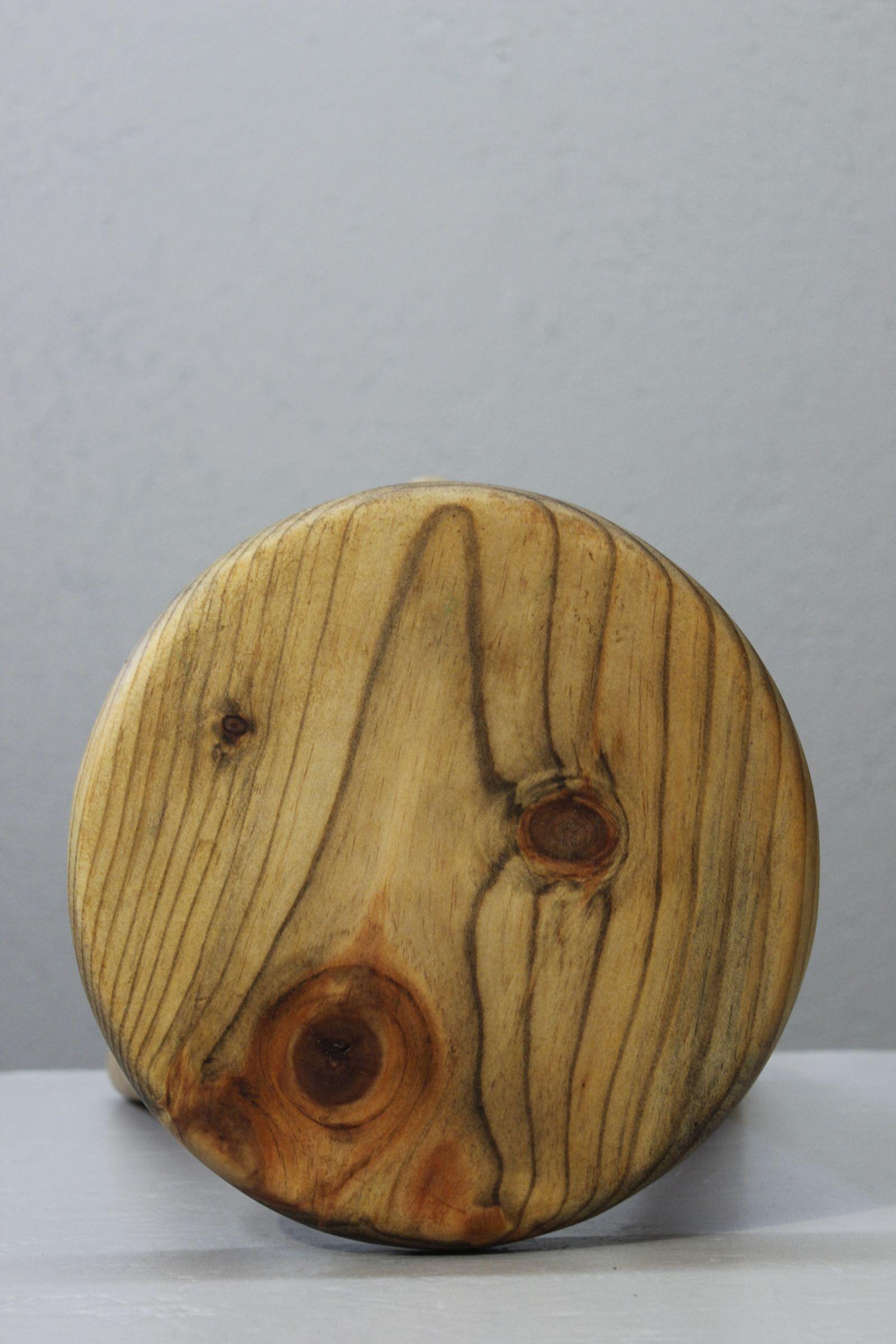 Mid-20th Century Brutalist tripod farmstool in pine, France 1950s For Sale