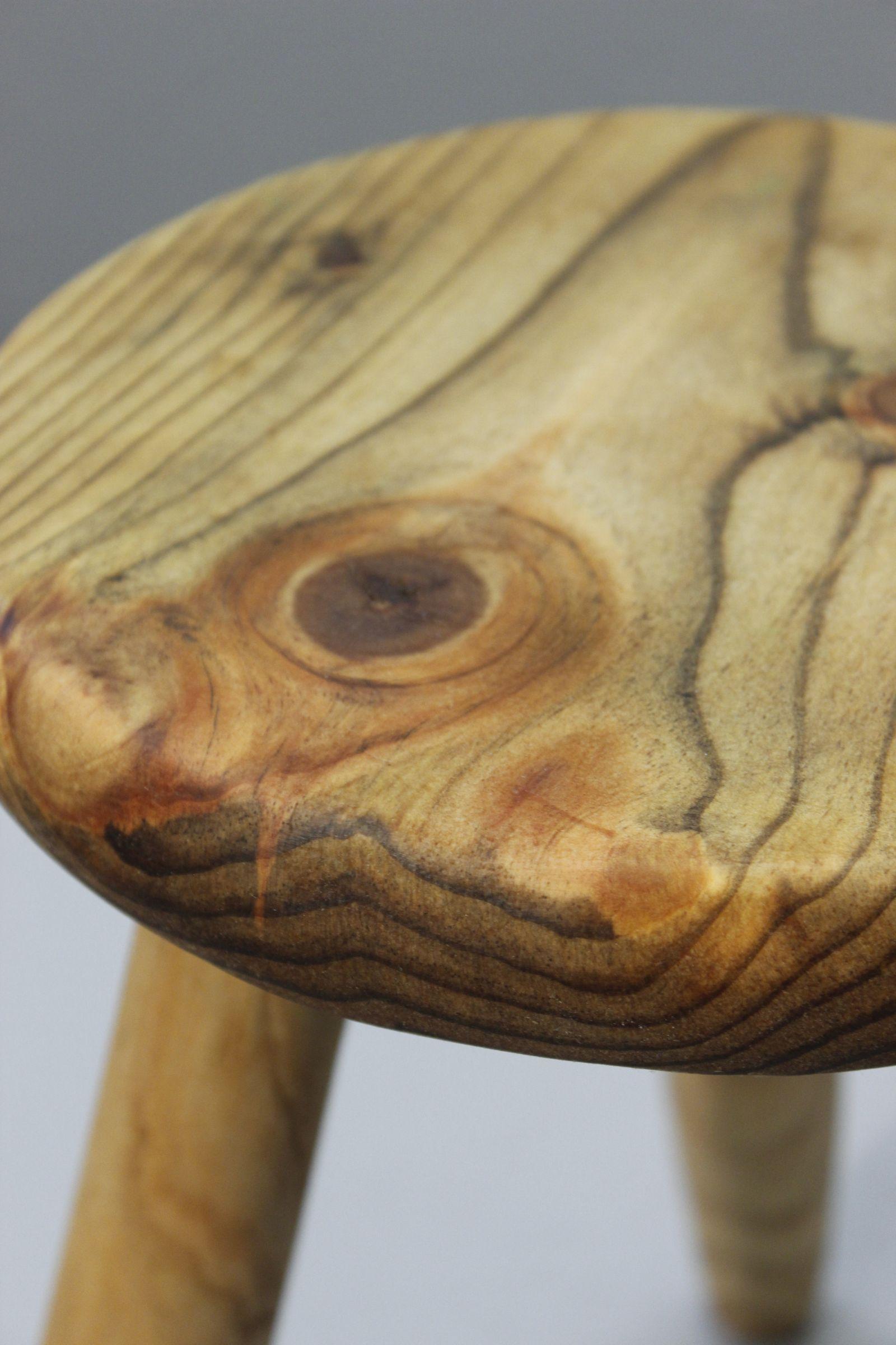 Brutalist tripod farmstool in pine, France 1950s For Sale 2