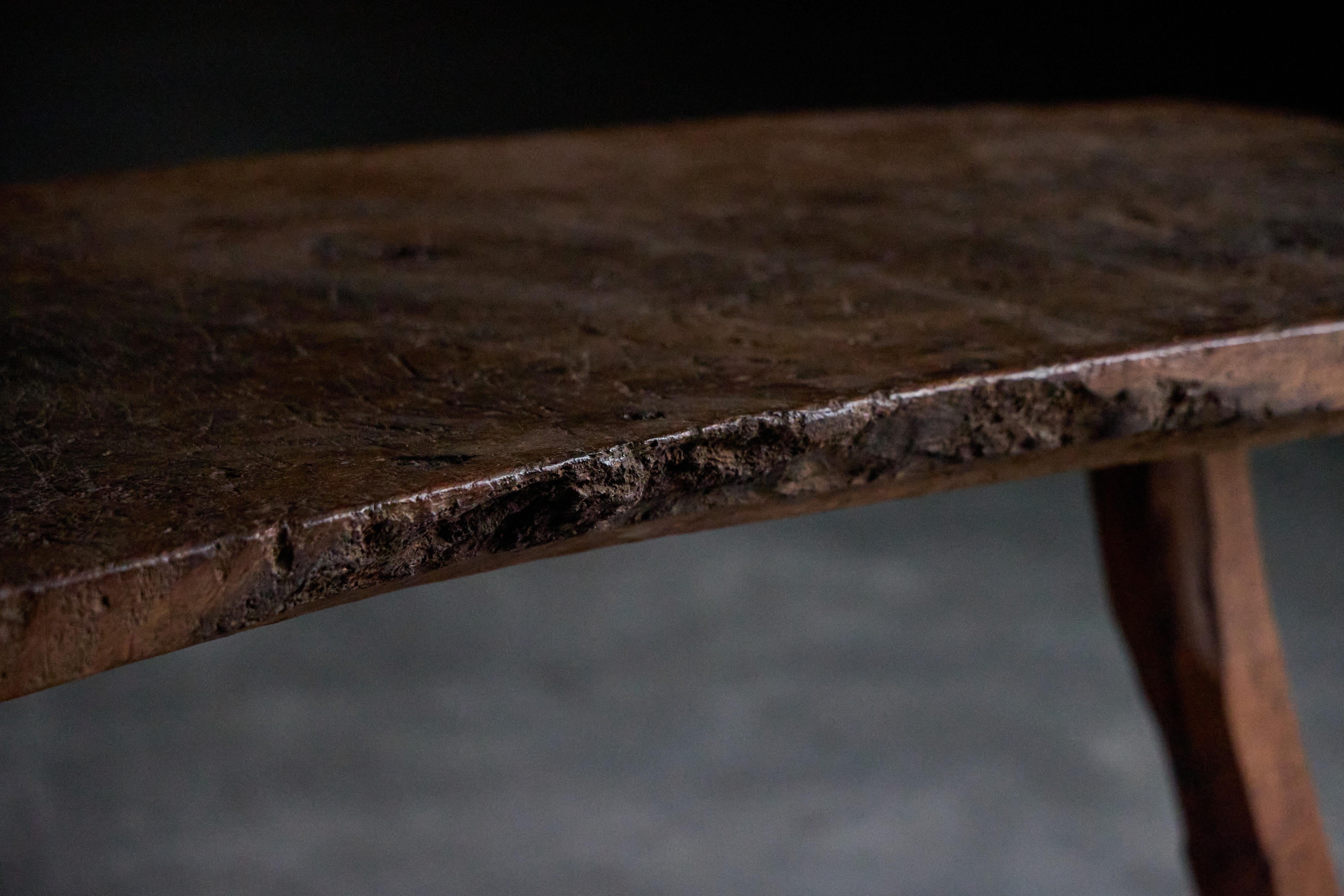 Table d'appoint brutaliste à trois pieds, France, 19ème siècle en vente 6