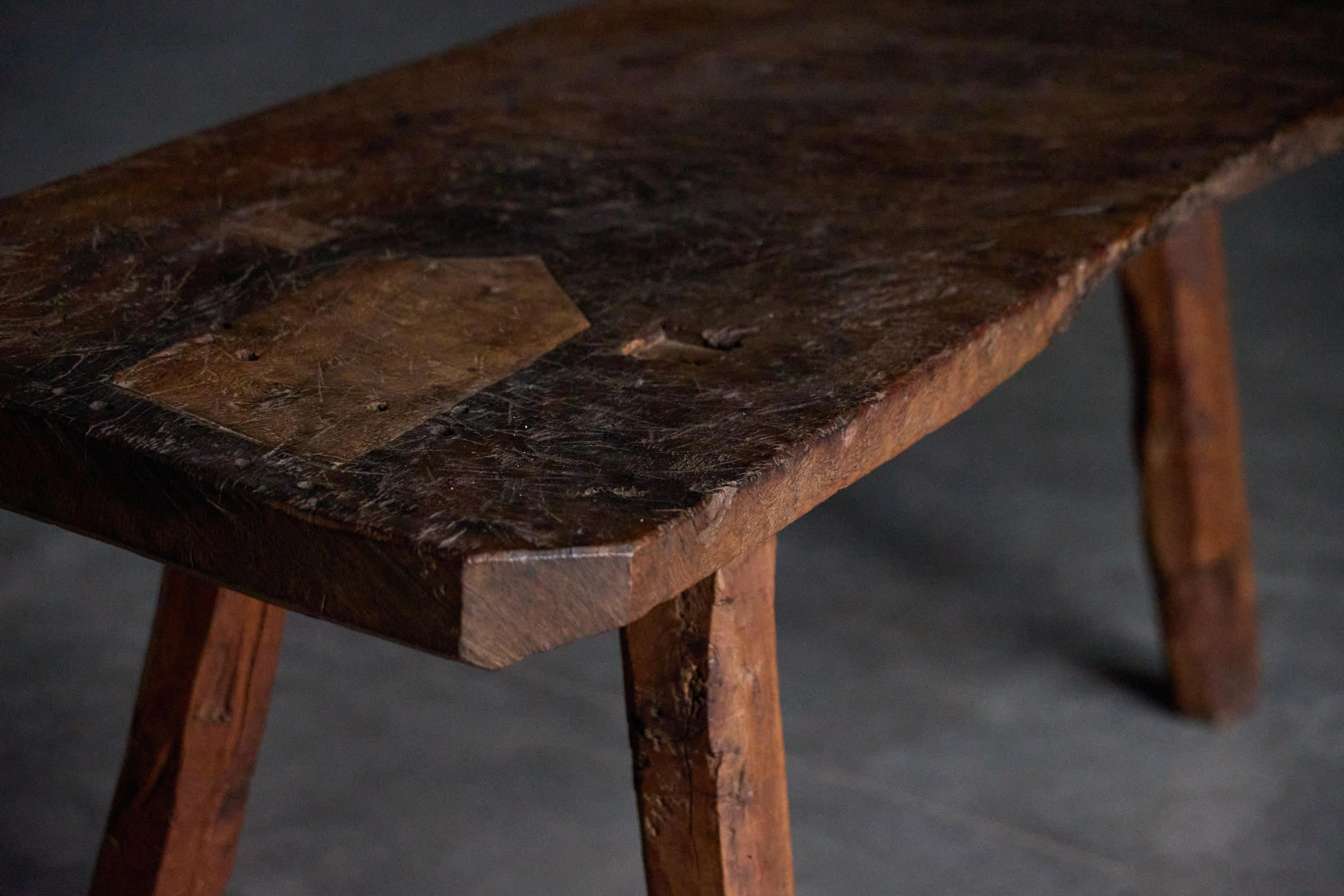 Table d'appoint brutaliste à trois pieds, France, 19ème siècle en vente 8