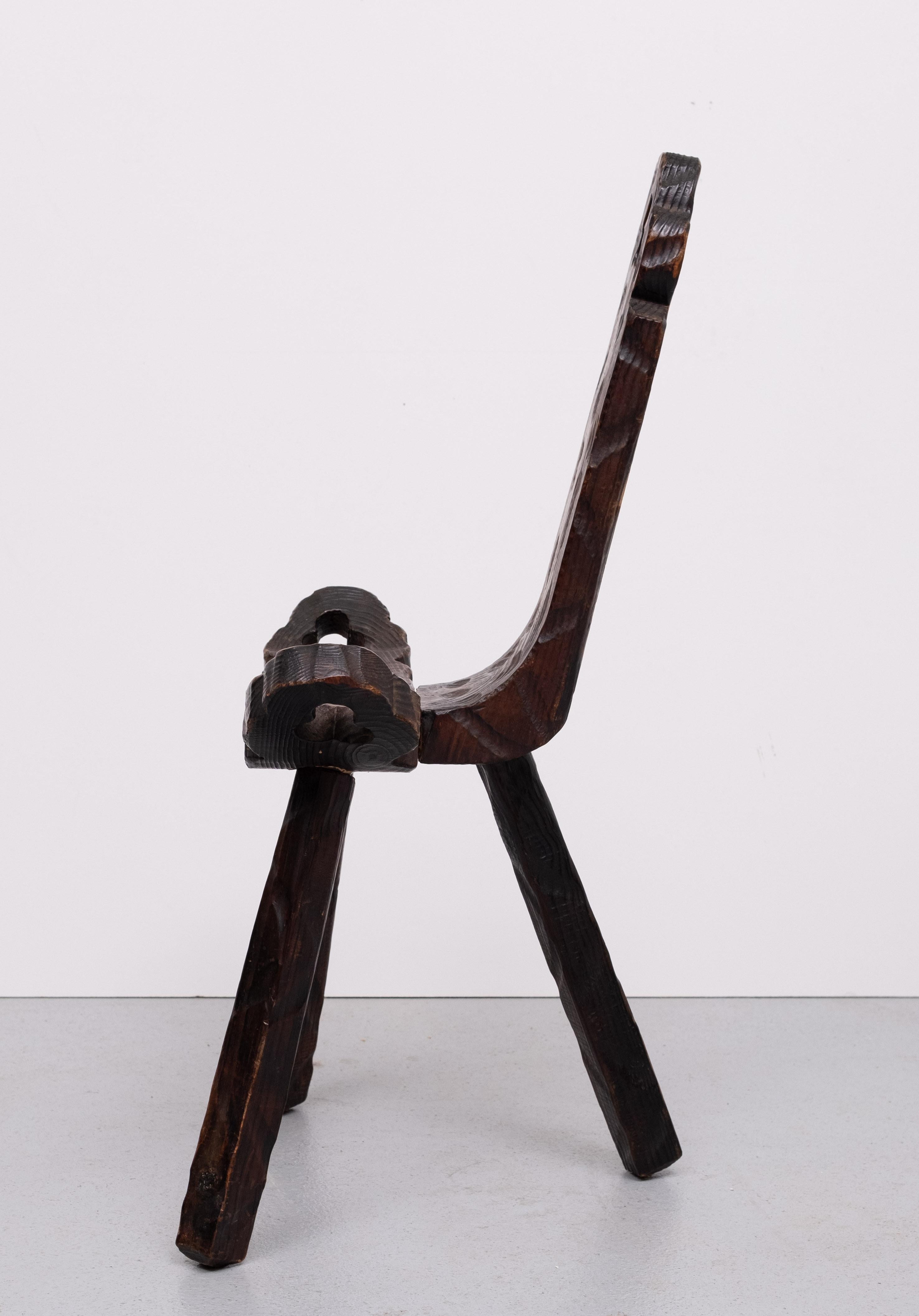 Trépied brutaliste espagnol  tabouret 1950 en vente 3