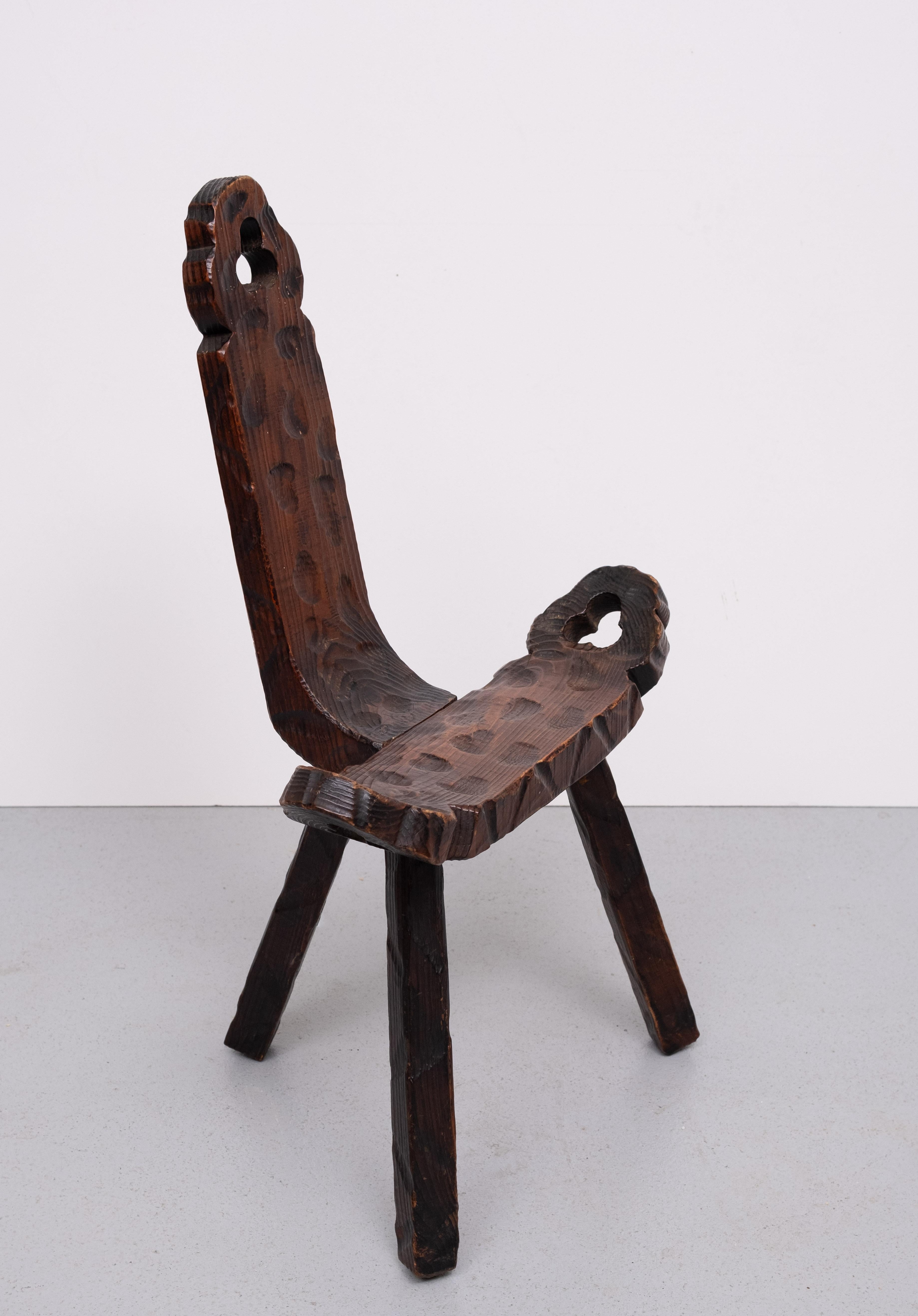 Trépied brutaliste espagnol  tabouret 1950 Bon état - En vente à Den Haag, NL