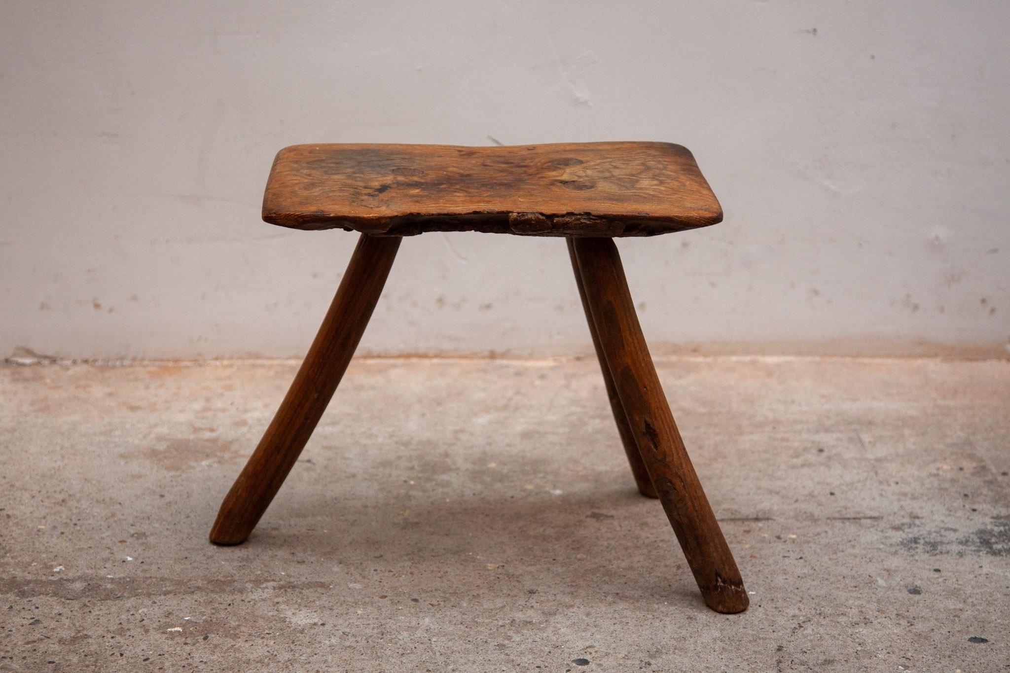 Brutalist primitive stool ,side table with natural live bark edge top and gently curved legs. Made in France, 1930s. Great shape and character with a beautiful patina and presence in your Modern or Antique Interior.