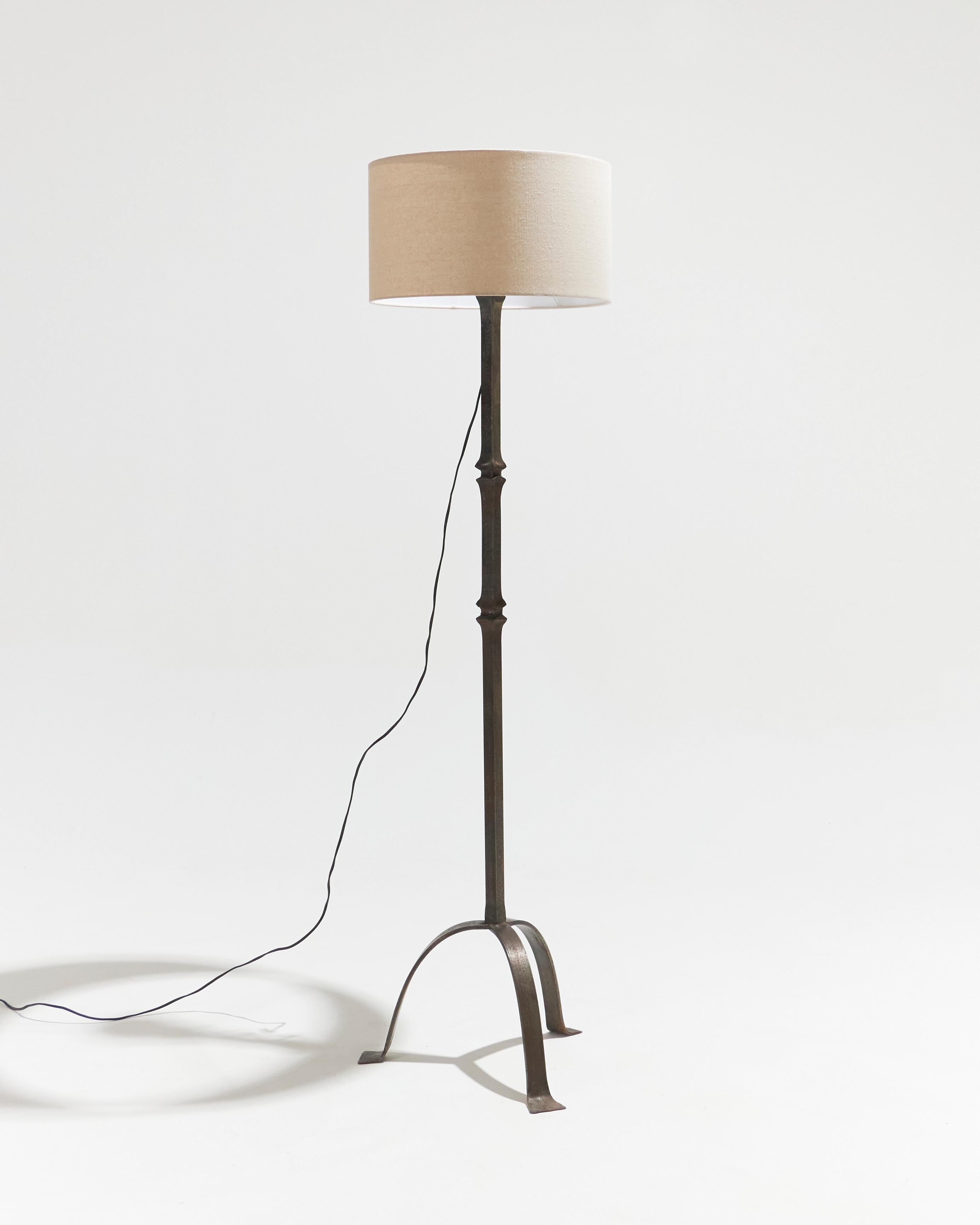 Iron BRUTALIST TRIPOD WROUGHT IRON FLOOR LAMP, 1950s