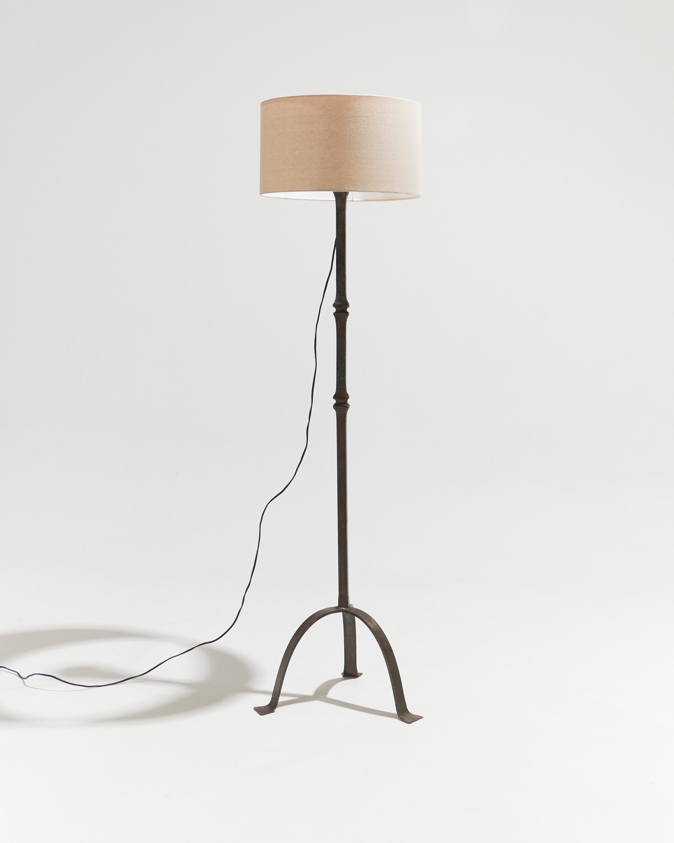 BRUTALIST TRIPOD WROUGHT IRON FLOOR LAMP, 1950s 2