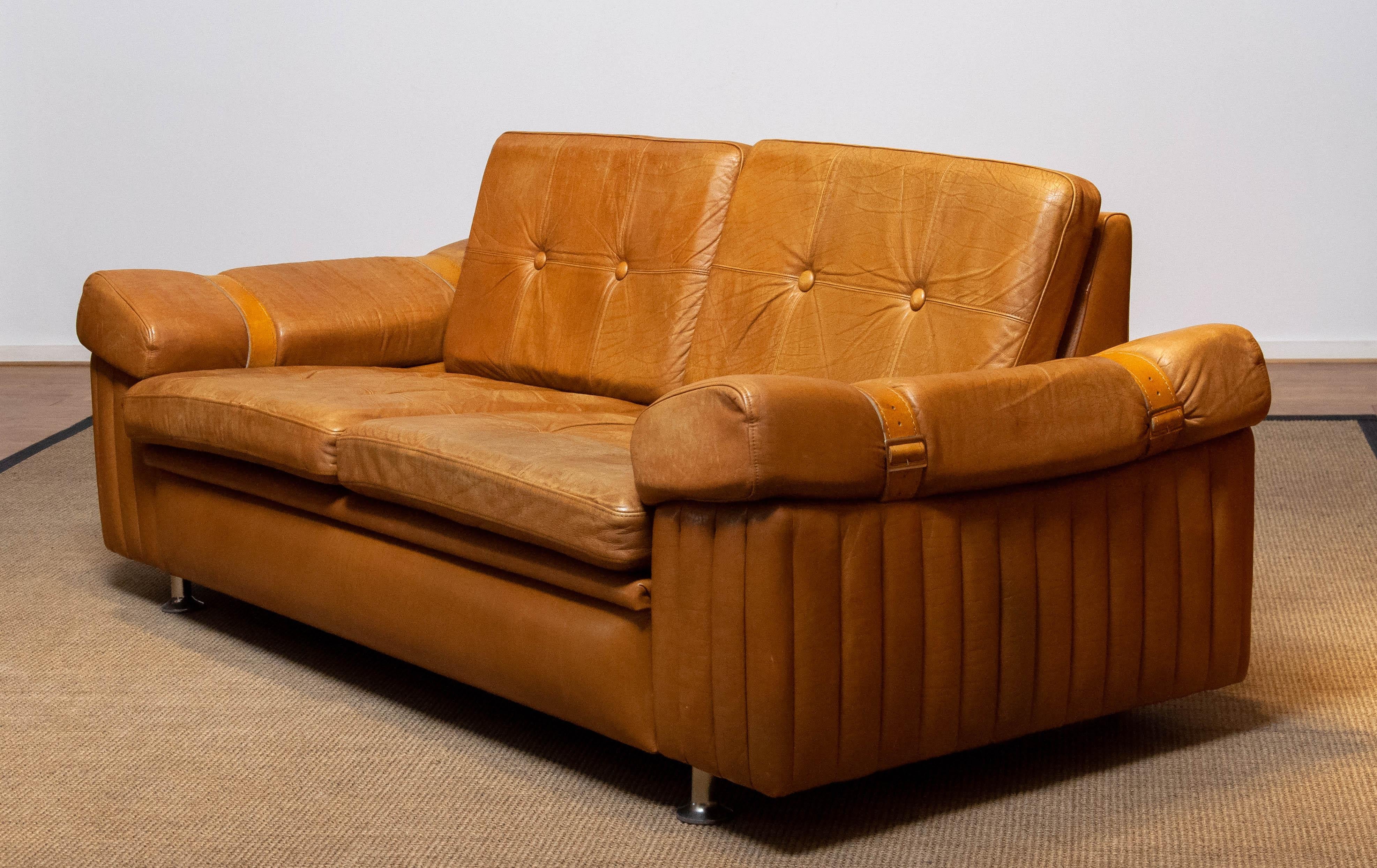 Beautiful Brutalist two-seater sofa in camel colored leather. This Scandinavian sofa makes the impression,
We recently replaced all foam in the cushions and therefor the sofa sits and supports great. It's in allover good condition.
The sofa rests on