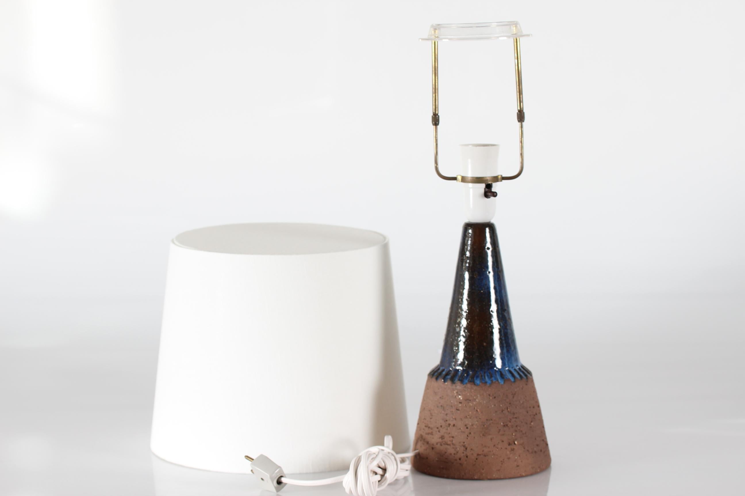 Brutalist Unic Sejer Studio Danish Ceramic Table Lamp Dark Blue + New Shade For Sale 4