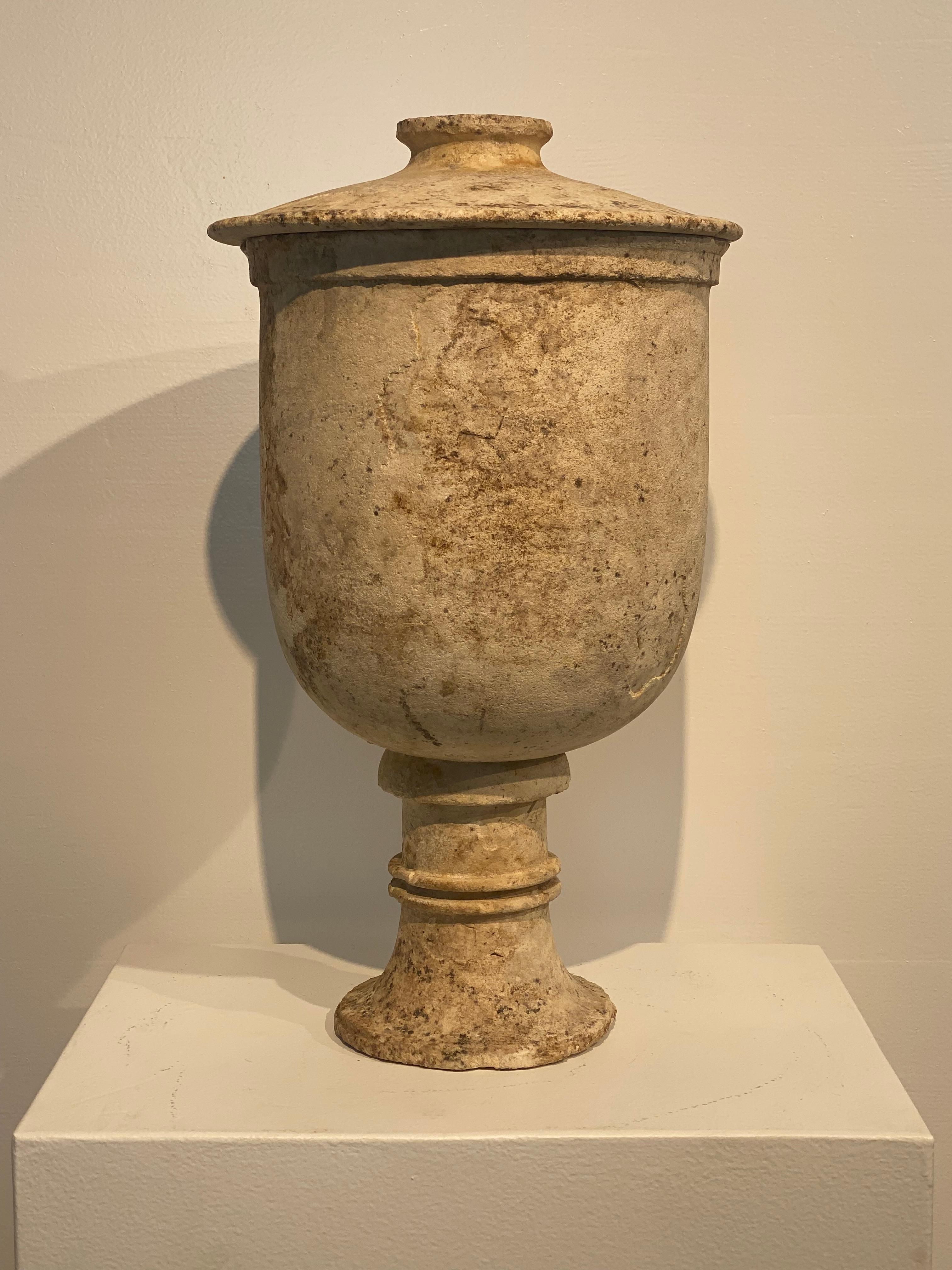 Brutalist Urn In Limestone With lid For Sale 8