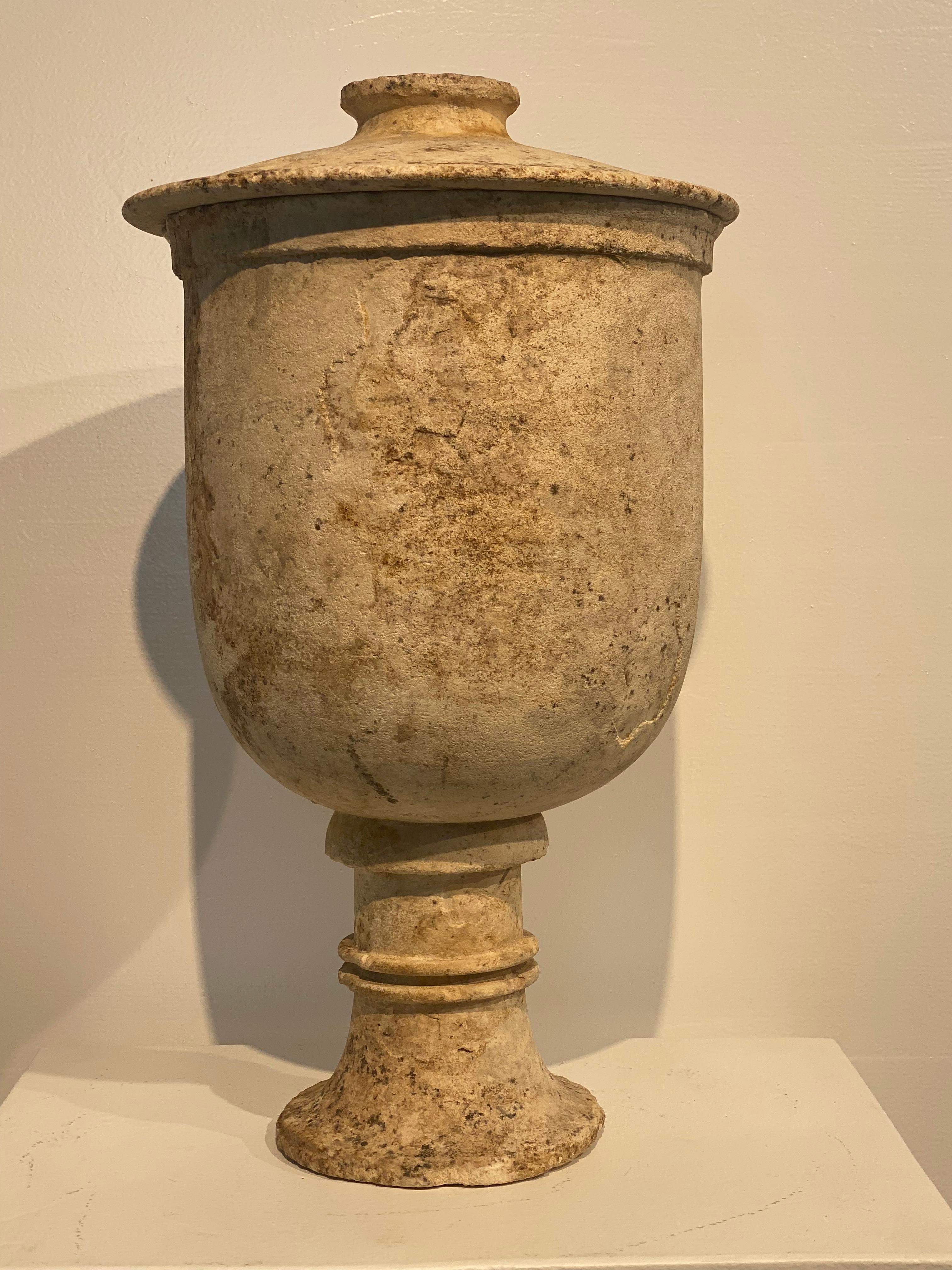 Brutalist Urn In Limestone With lid For Sale 9