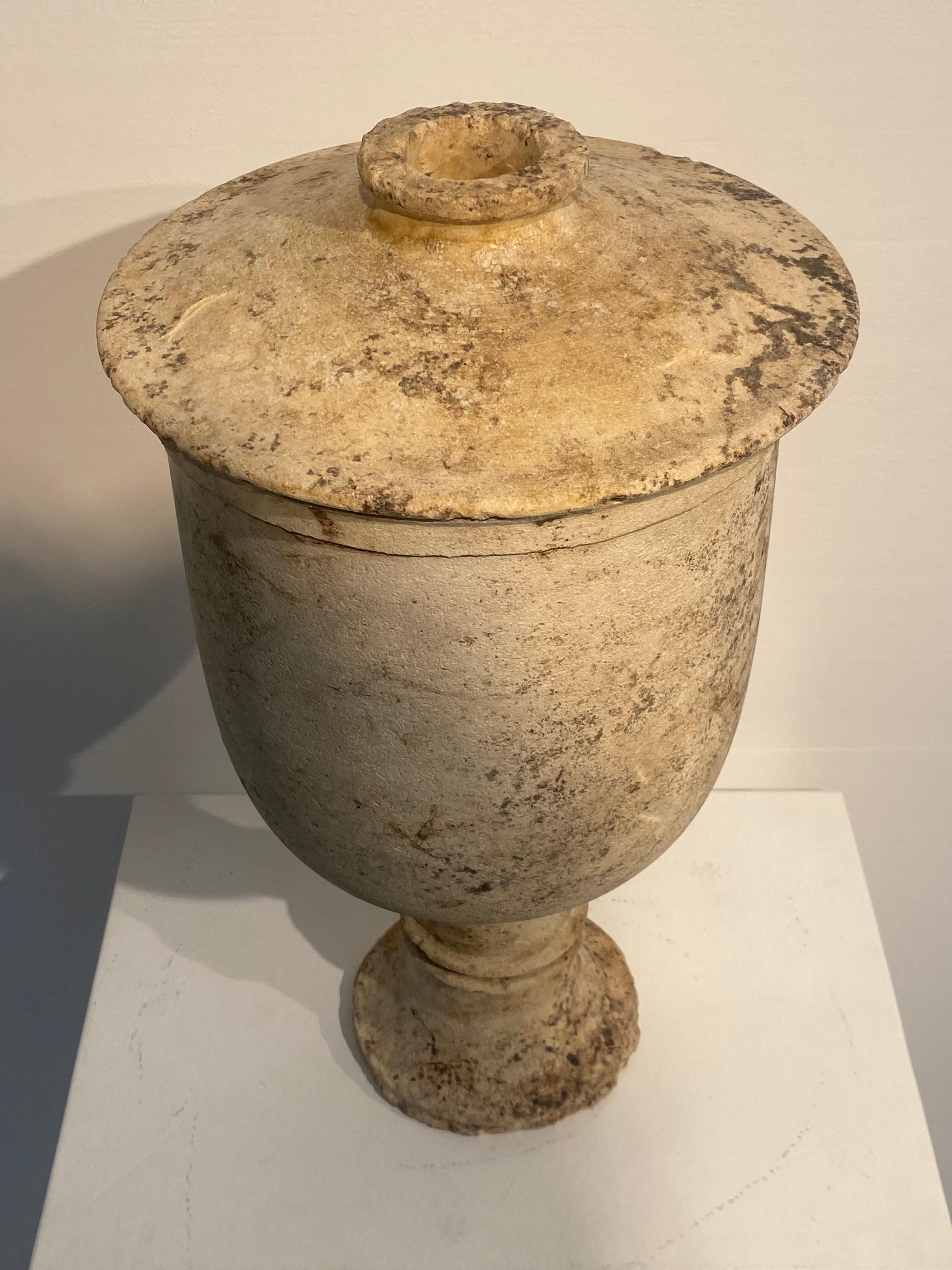 Brutalist Urn In Limestone With lid For Sale 1
