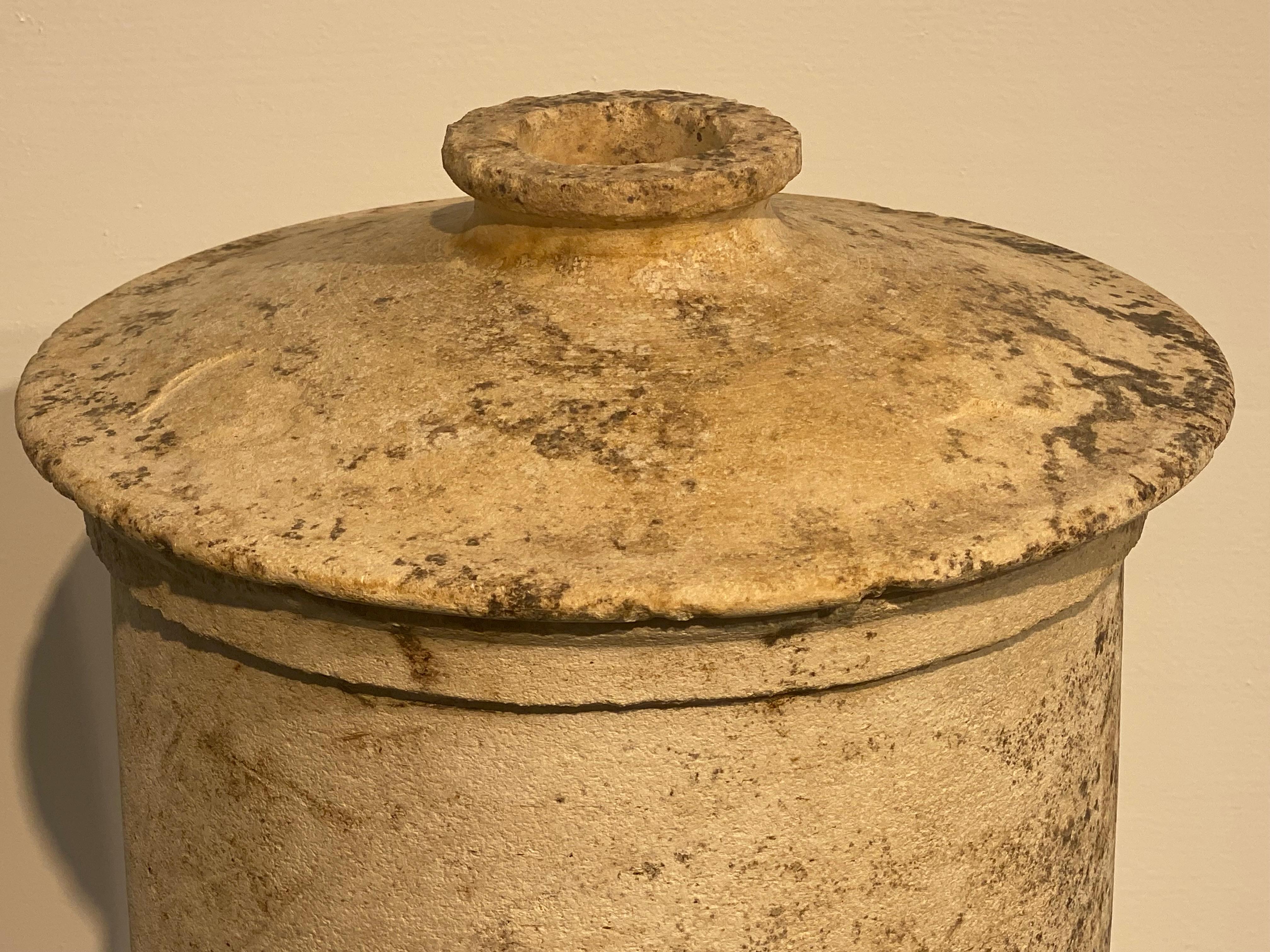 Brutalist Urn In Limestone With lid For Sale 2