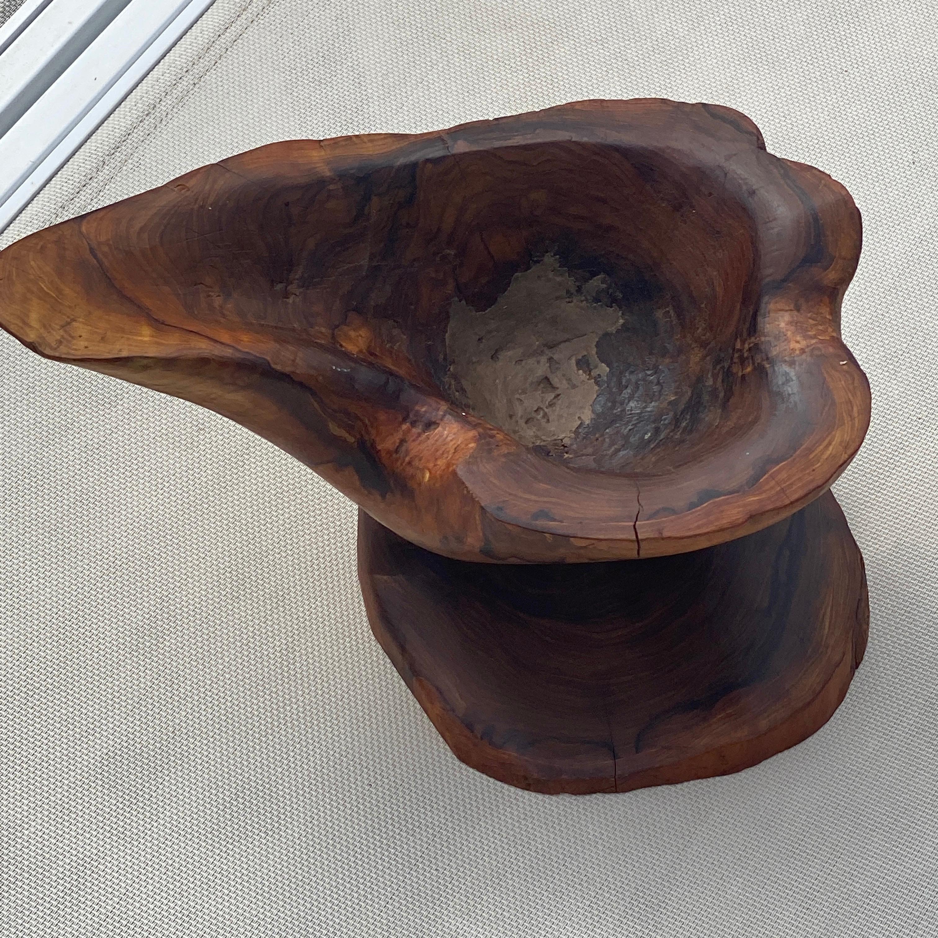 This vide poche, can be seen as an abstract sculpture too. The form is free, and the wood is olive tree. This has been done in France in the 1950's. The patina is old, and it is a large size. It a Brutalist style, that would feet with Alexandre Noll