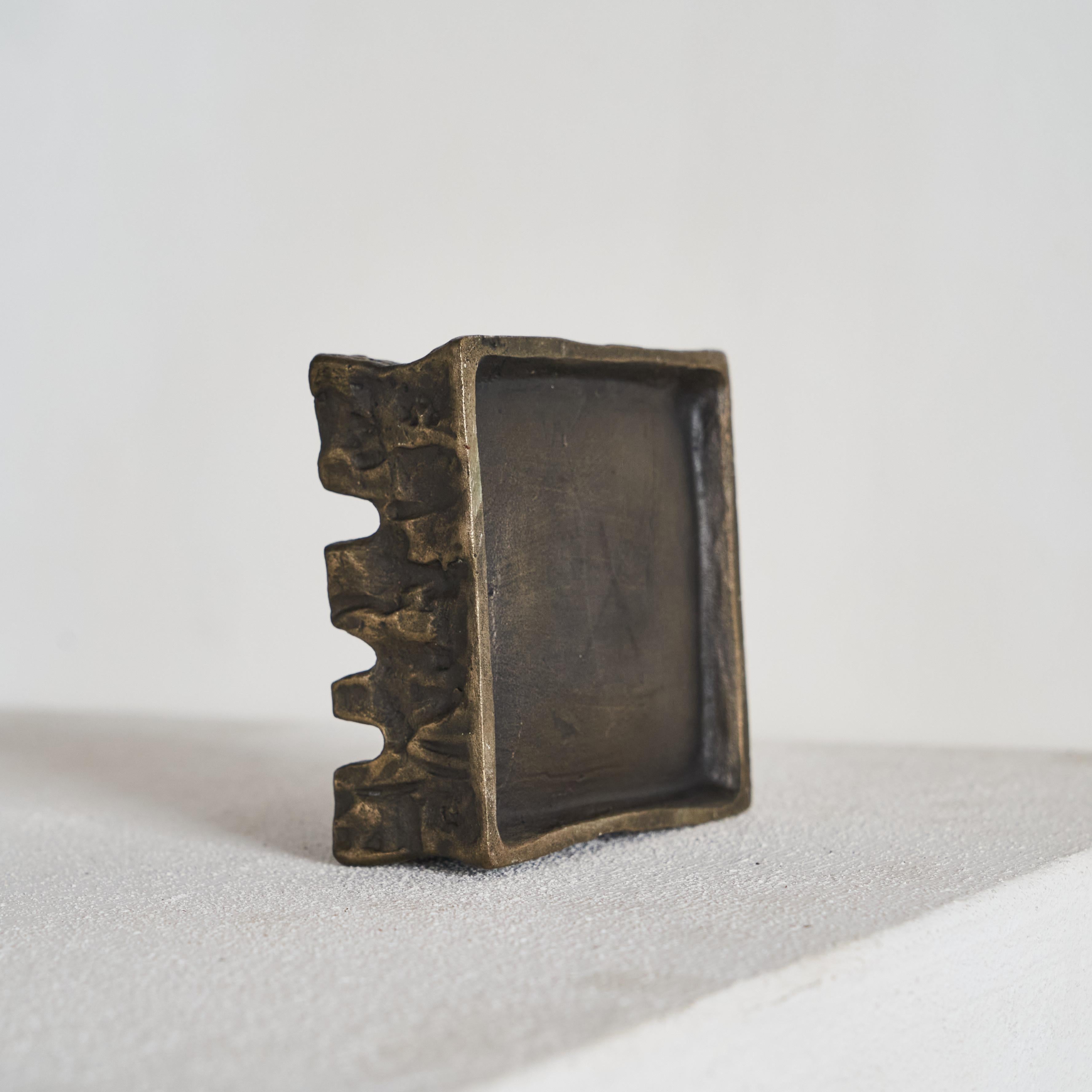 20ième siècle Vide-poche brutaliste en bronze moulé des années 1960 en vente