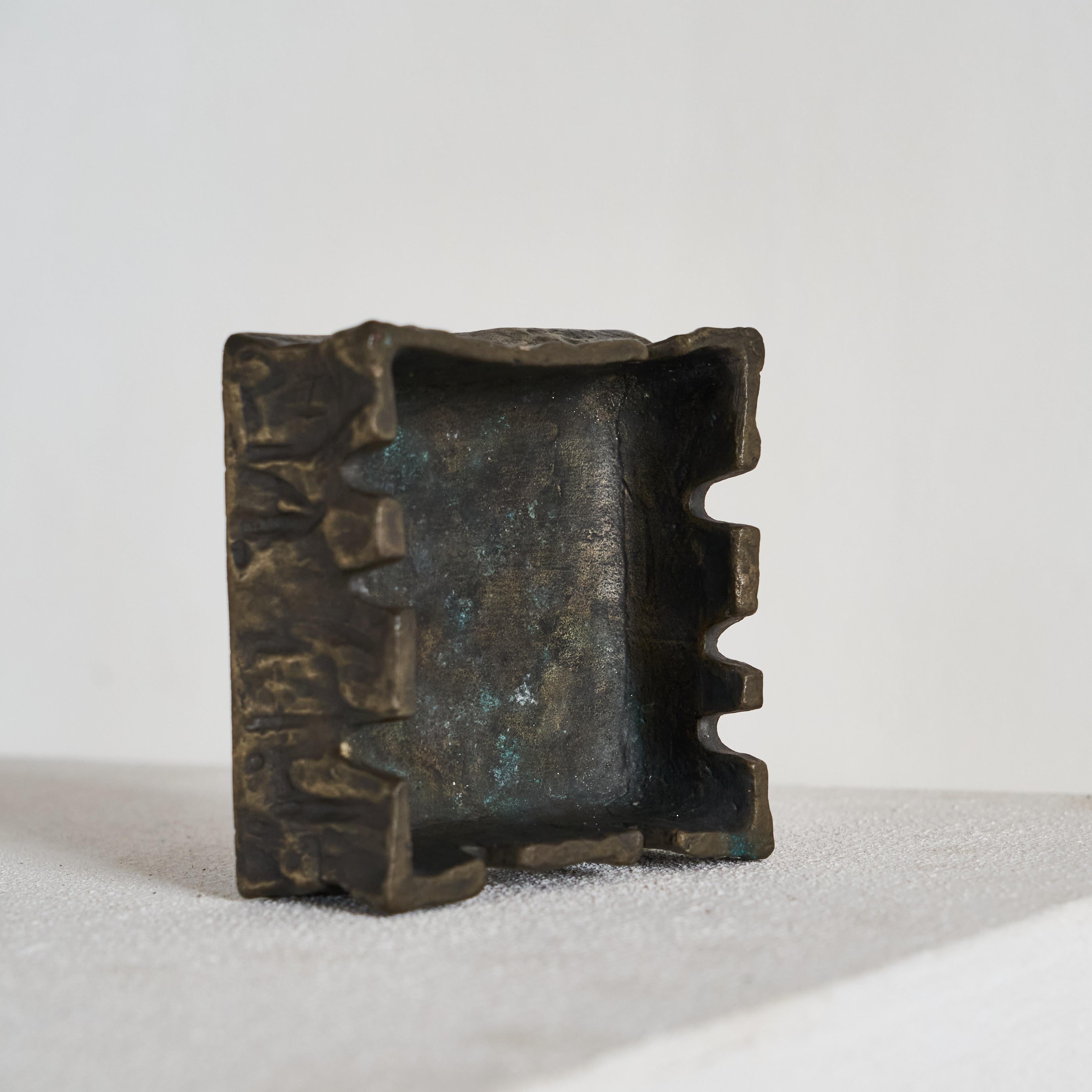 Bronze Vide-poche brutaliste en bronze moulé des années 1960 en vente