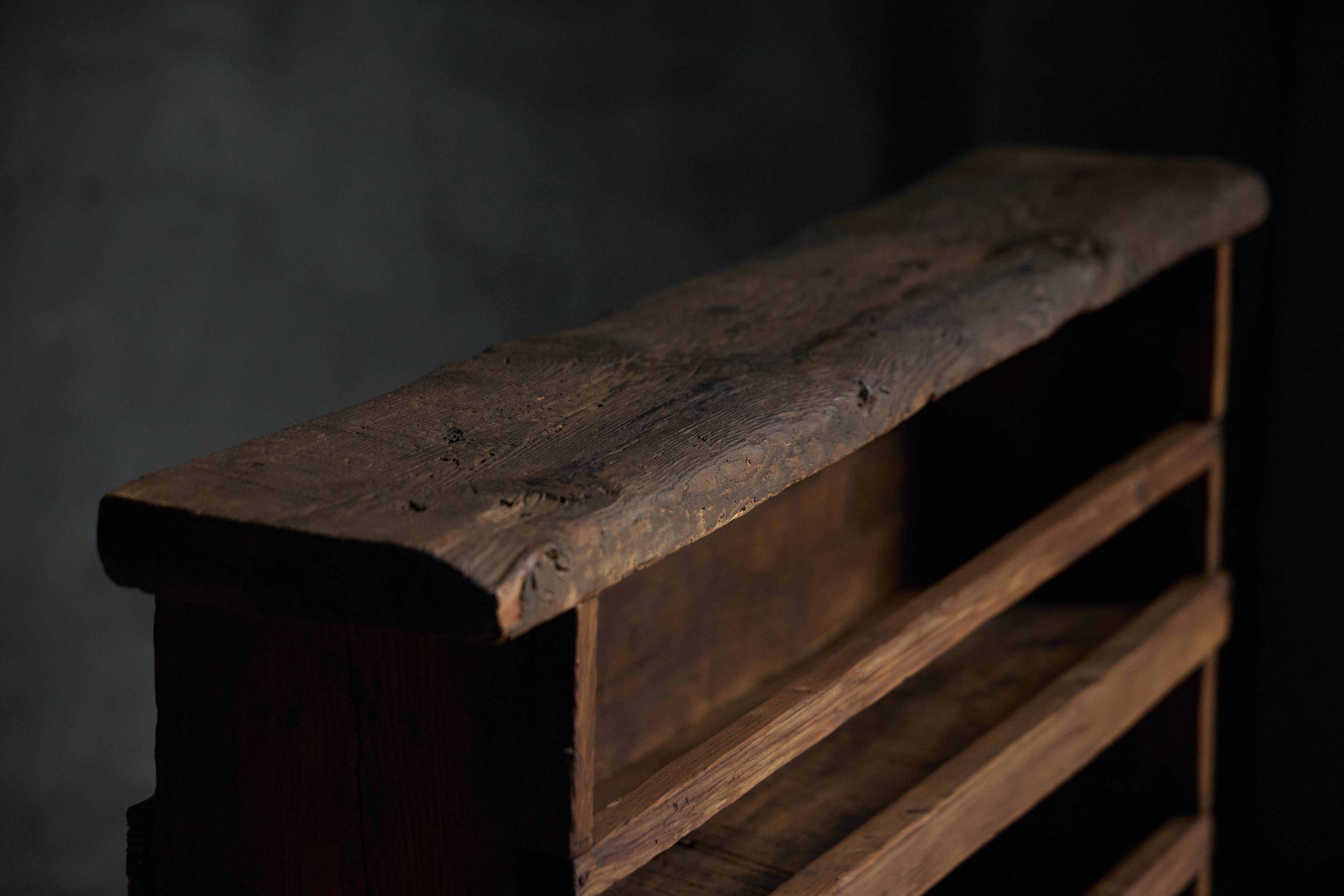 Legno Libreria Wabi Sabi brutalista, Francia, XIX secolo in vendita