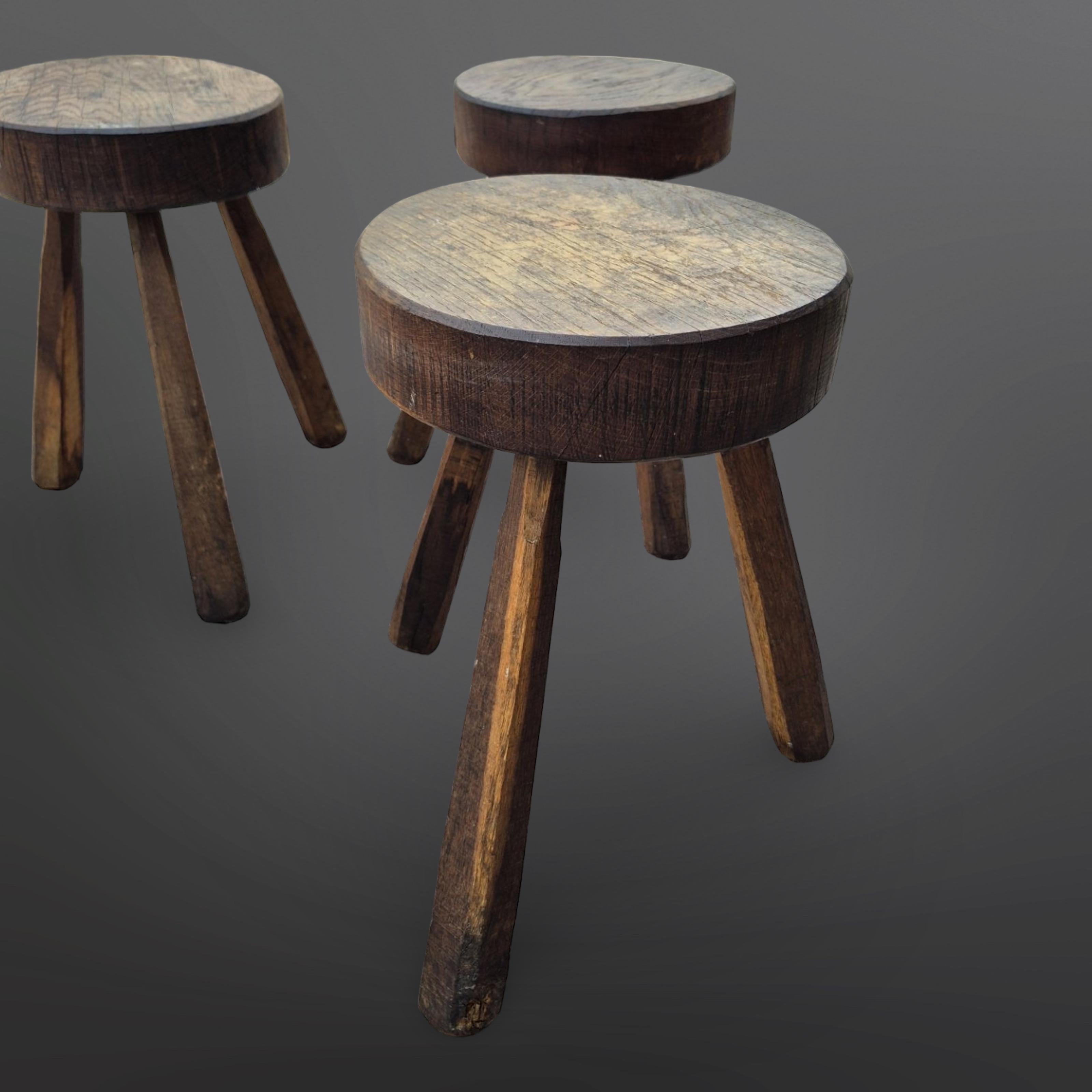 Set di 5 sgabelli a treppiede Wabi Sabi brutalisti, Francia 1960 in vendita 1