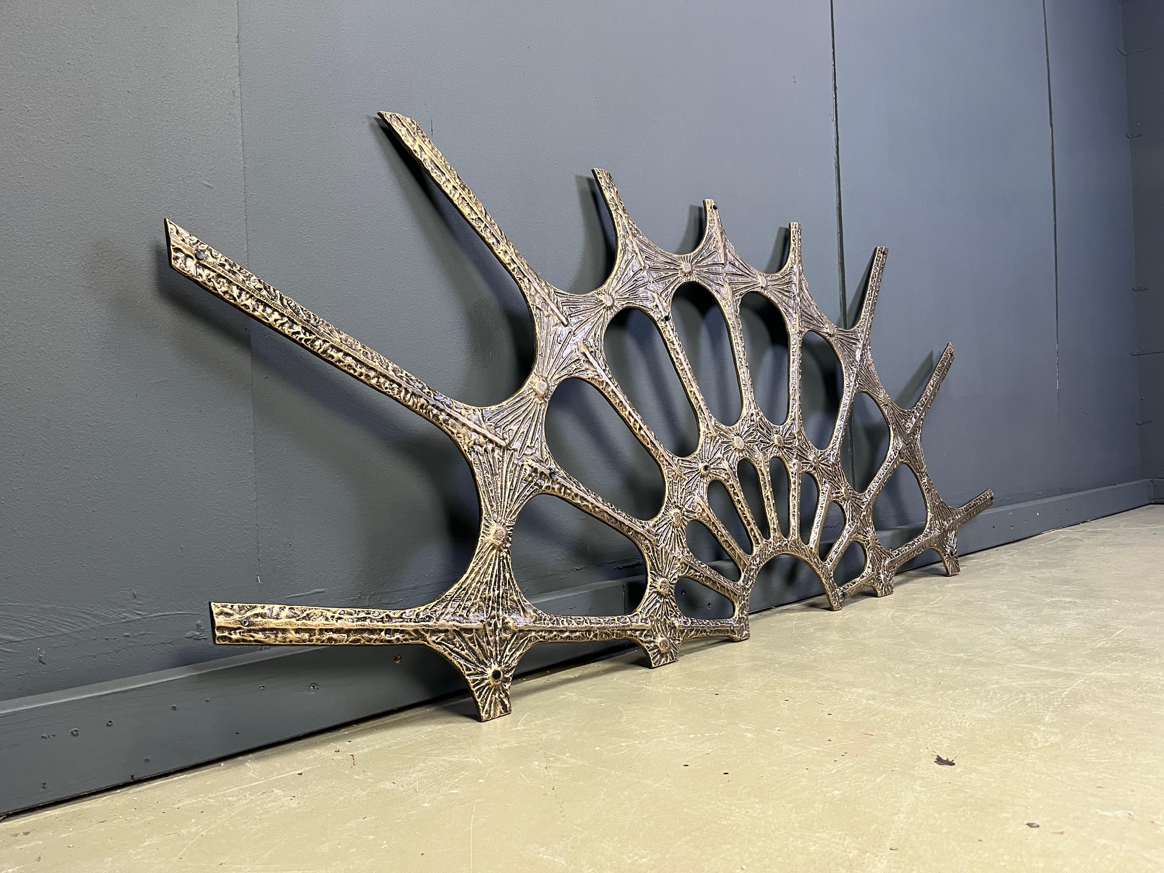 Brutalistische Wandskulptur, 1970er Jahre (Brutalismus) im Angebot
