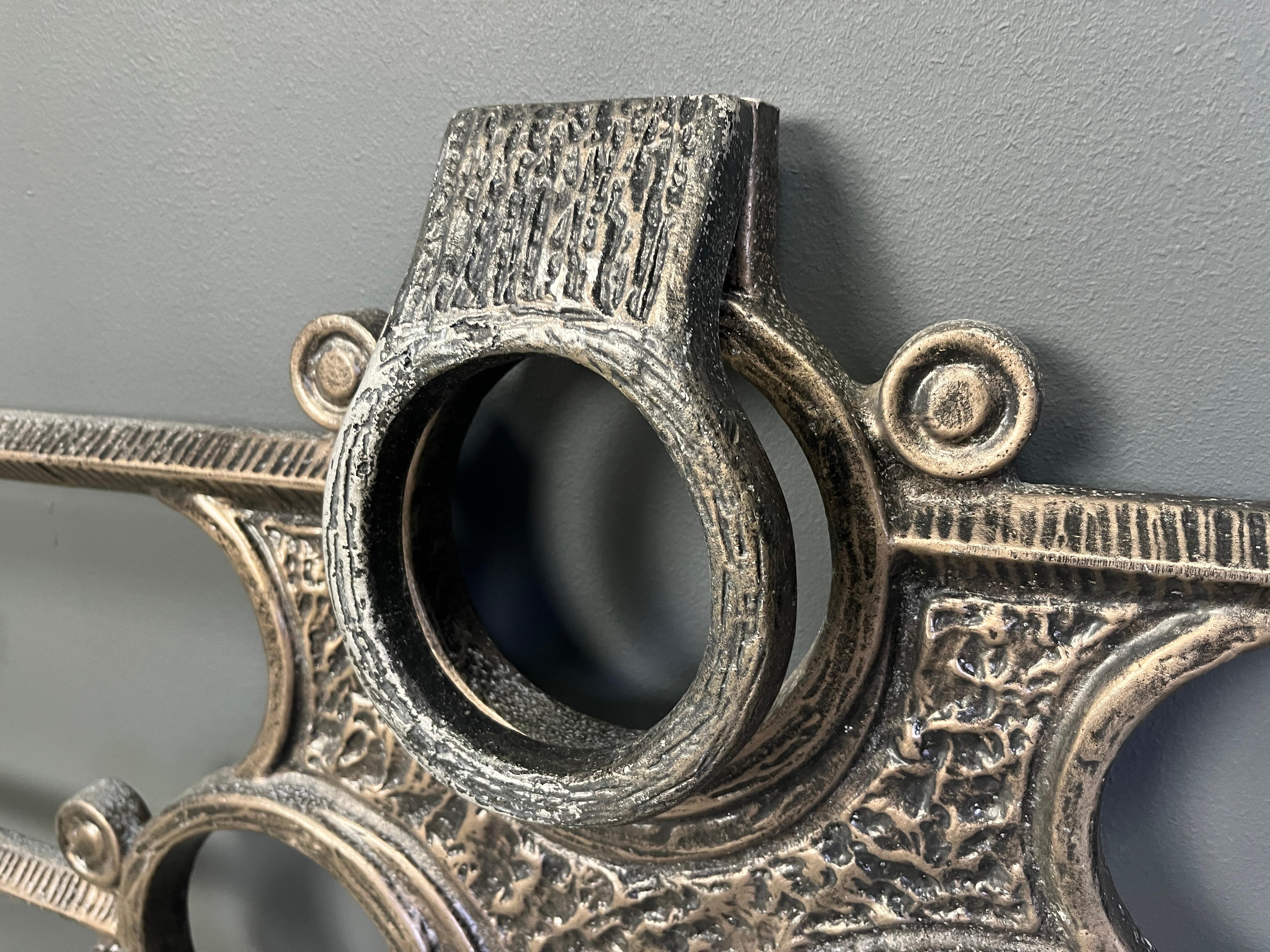 Brutalistische Wandskulptur, 1970er Jahre (Metall) im Angebot