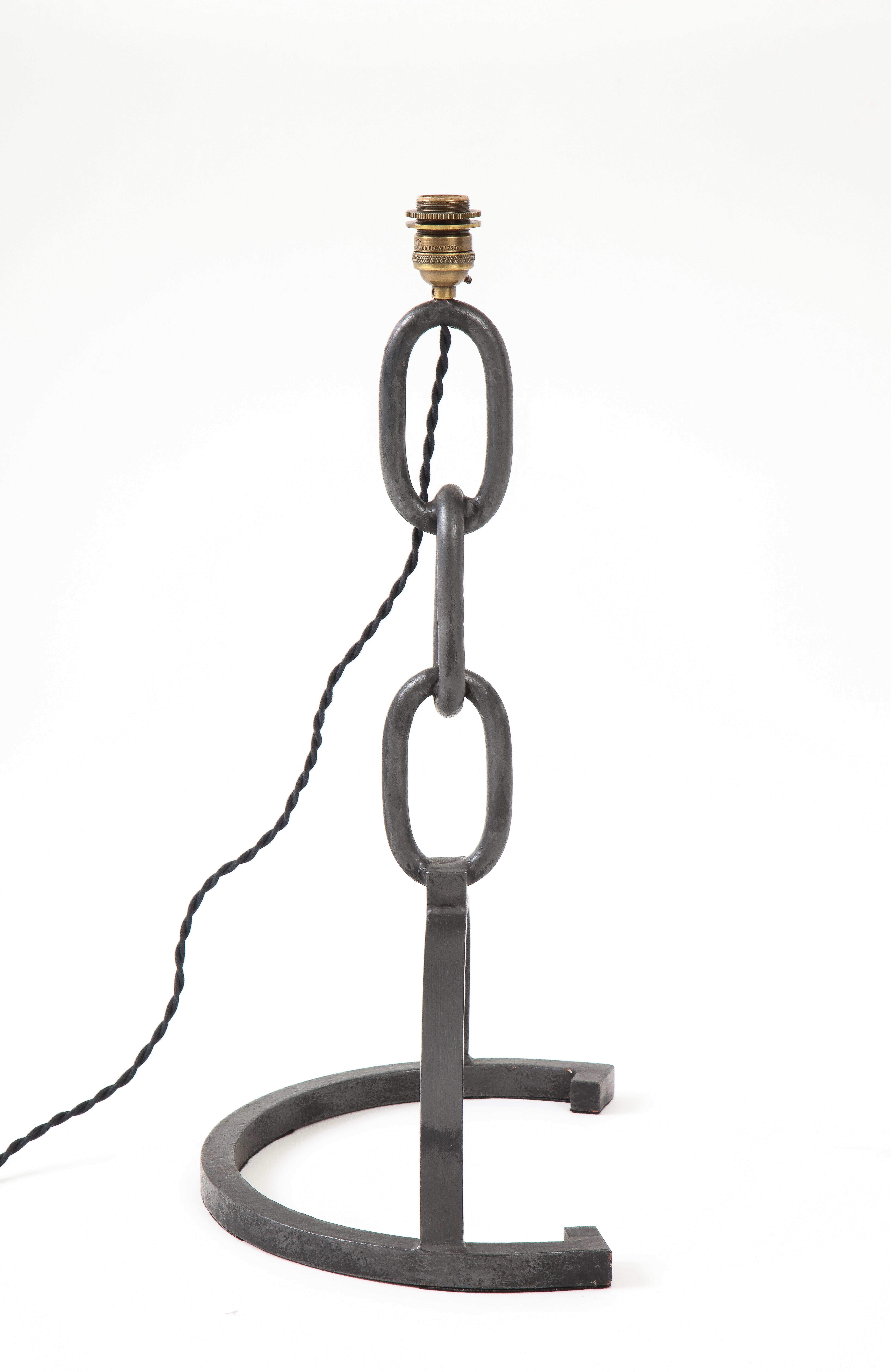 French Brutalist Welded Chain Iron Table Lamp - France 1970's For Sale