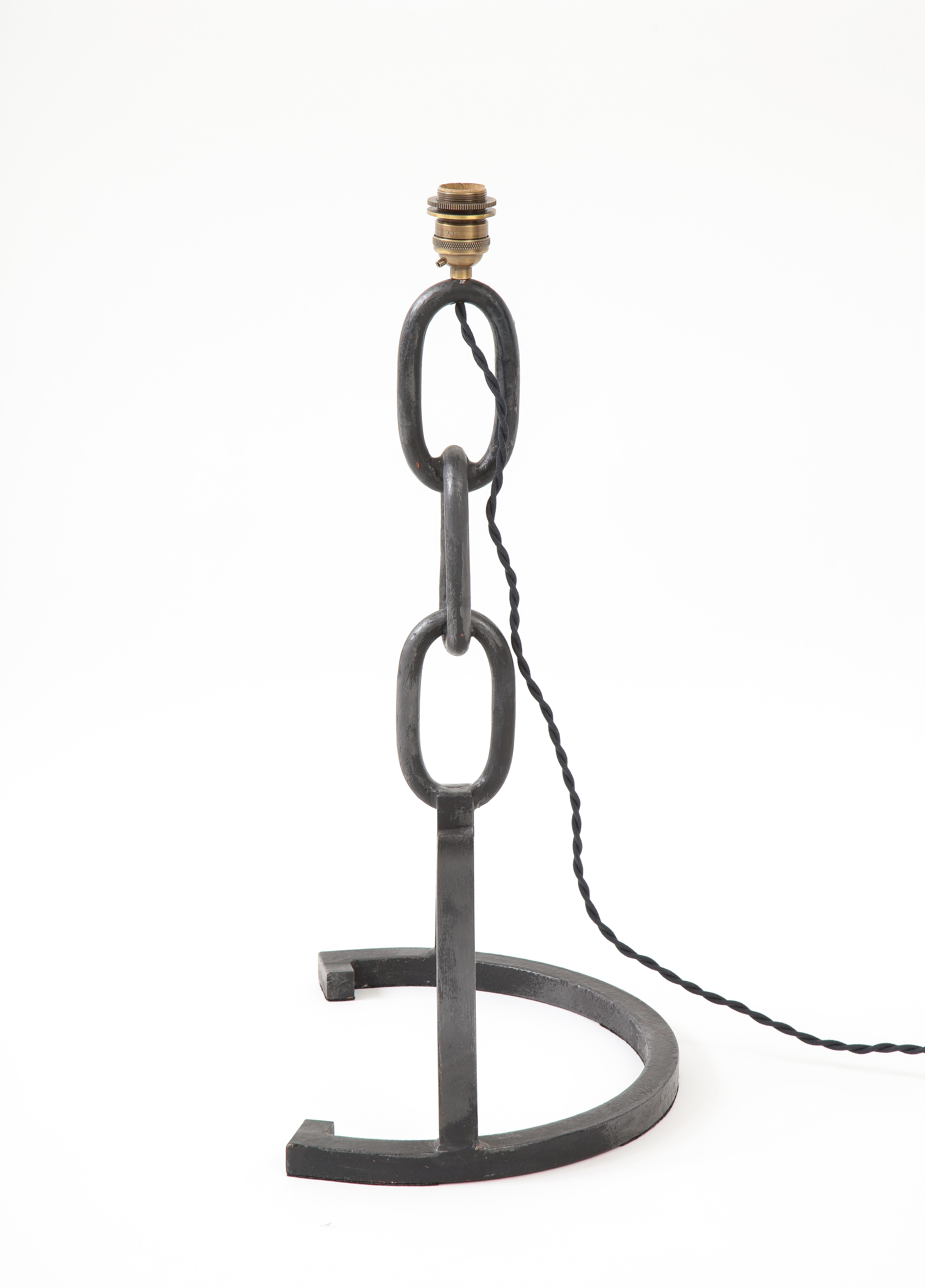 Late 20th Century Brutalist Welded Chain Iron Table Lamp - France 1970's For Sale