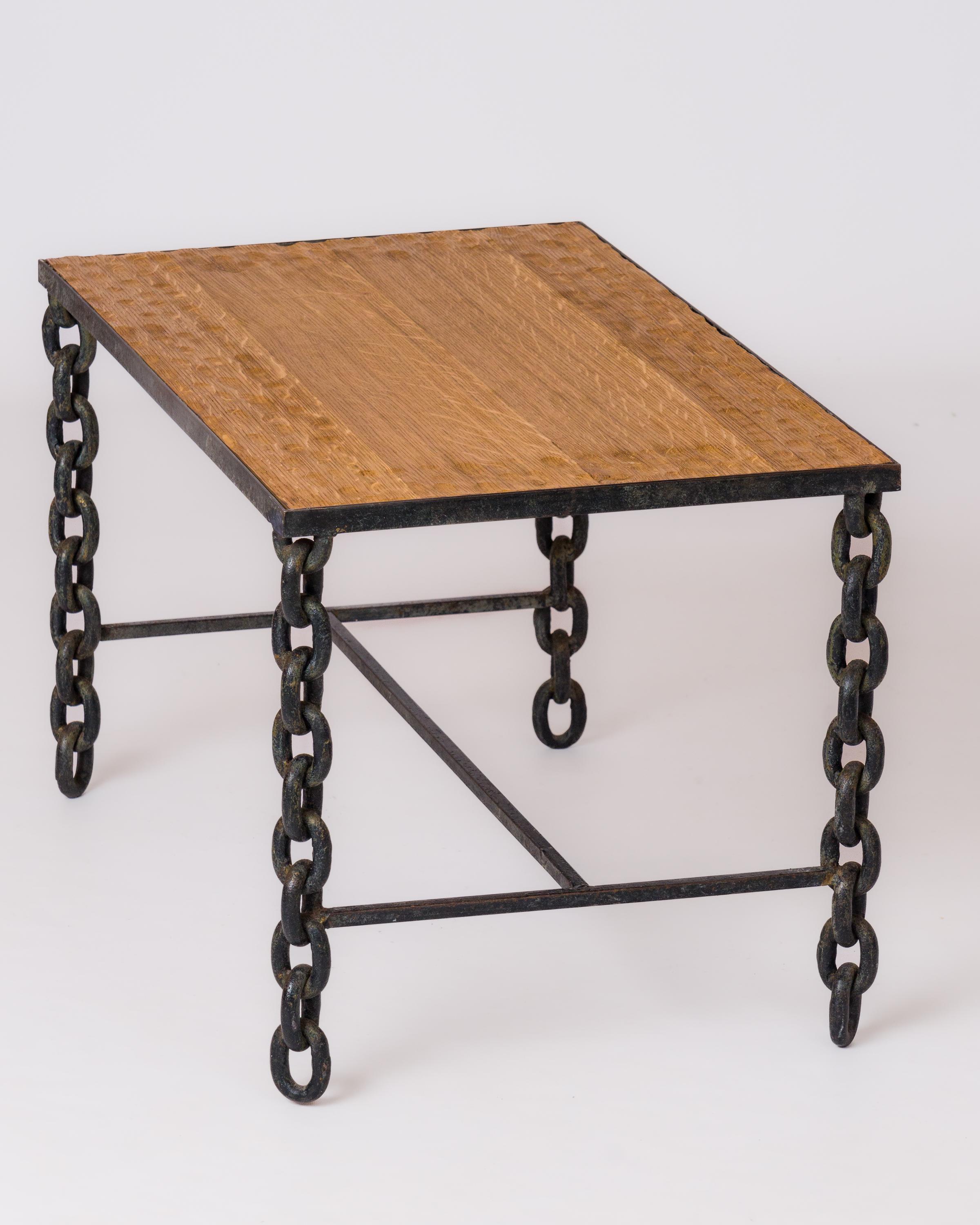 Table d'appoint marine soudée brutaliste w. Plateau en chêne massif taillé à la gouge - France 1970's Bon état - En vente à New York, NY