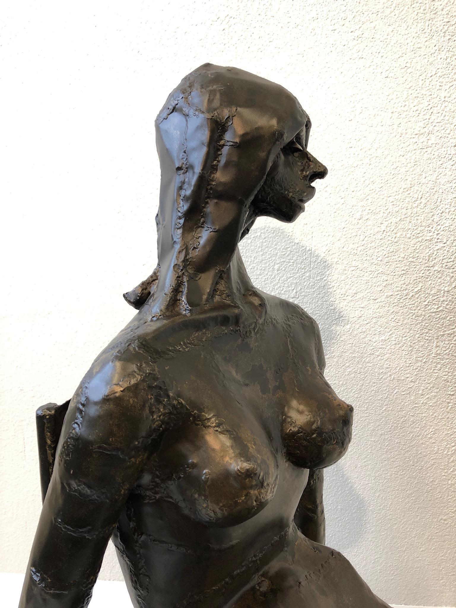 Skulptur eines weiblichen Akts auf einem Stuhl aus geschweißtem Stahl von Gene Logan, brutalistischer Stil 3