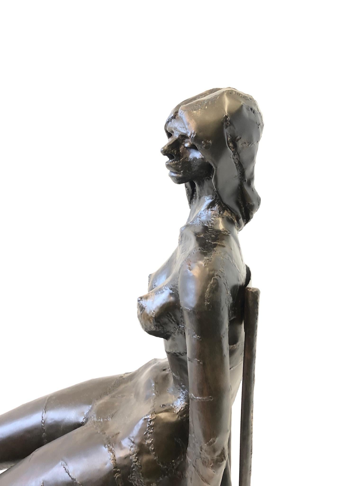 Skulptur eines weiblichen Akts auf einem Stuhl aus geschweißtem Stahl von Gene Logan, brutalistischer Stil (Brutalismus)