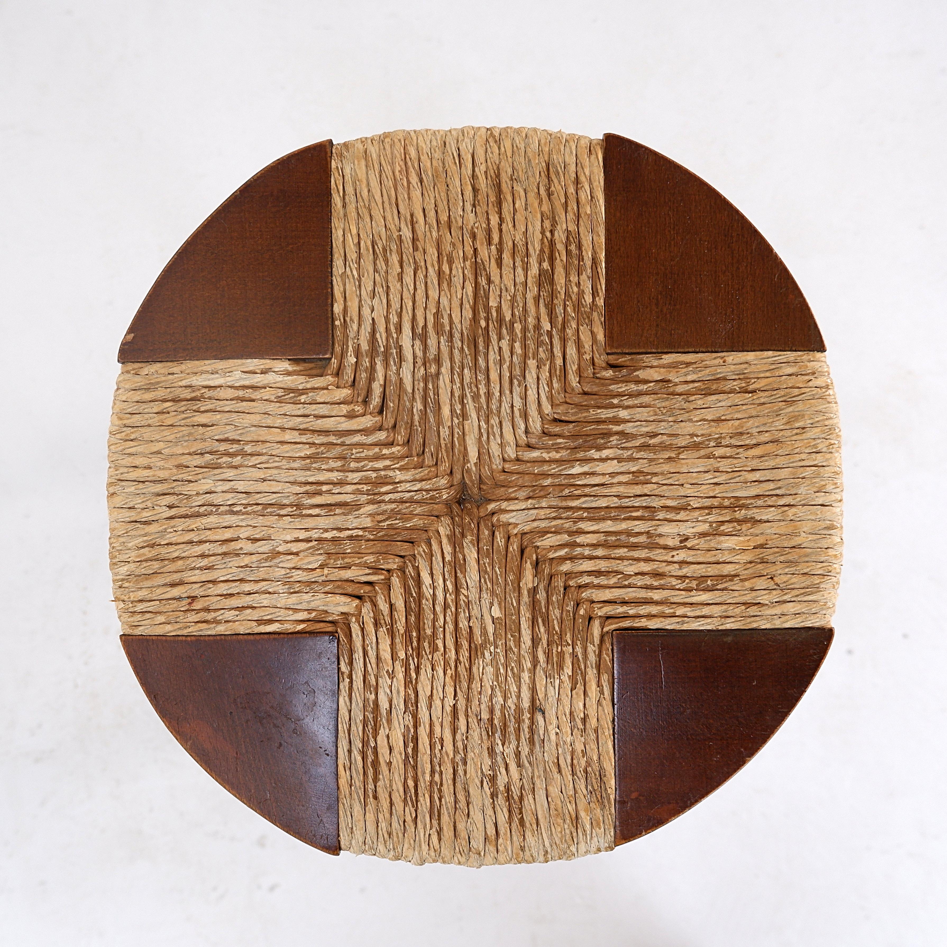 Brutalistischer Hocker aus Holz und Reisstroh - 1970er im Angebot 5