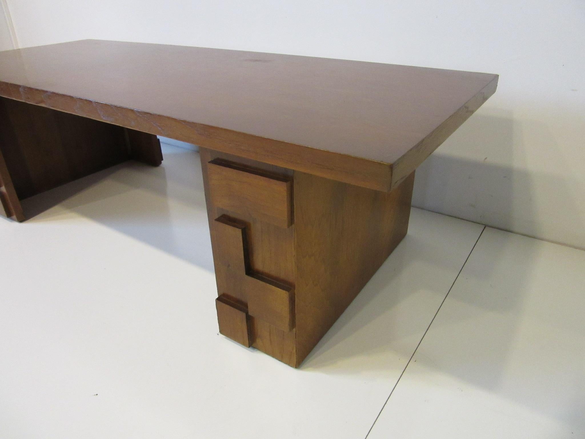 Mid-Century Modern Table basse en bois brutaliste de Lane Altavista