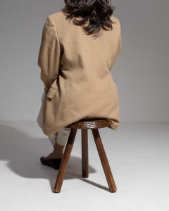 Tabouret en bois de style brutaliste, finition miel, design français, pièce vintage des années 1970