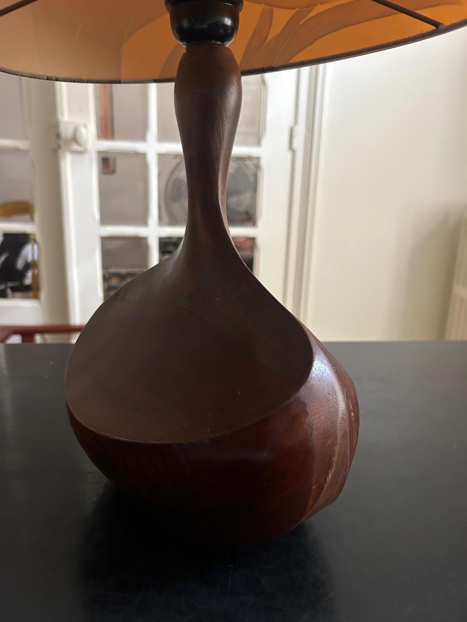 Lámpara de sobremesa de madera brutalista de los años 60 en Bueno estado para la venta en Brooklyn, NY