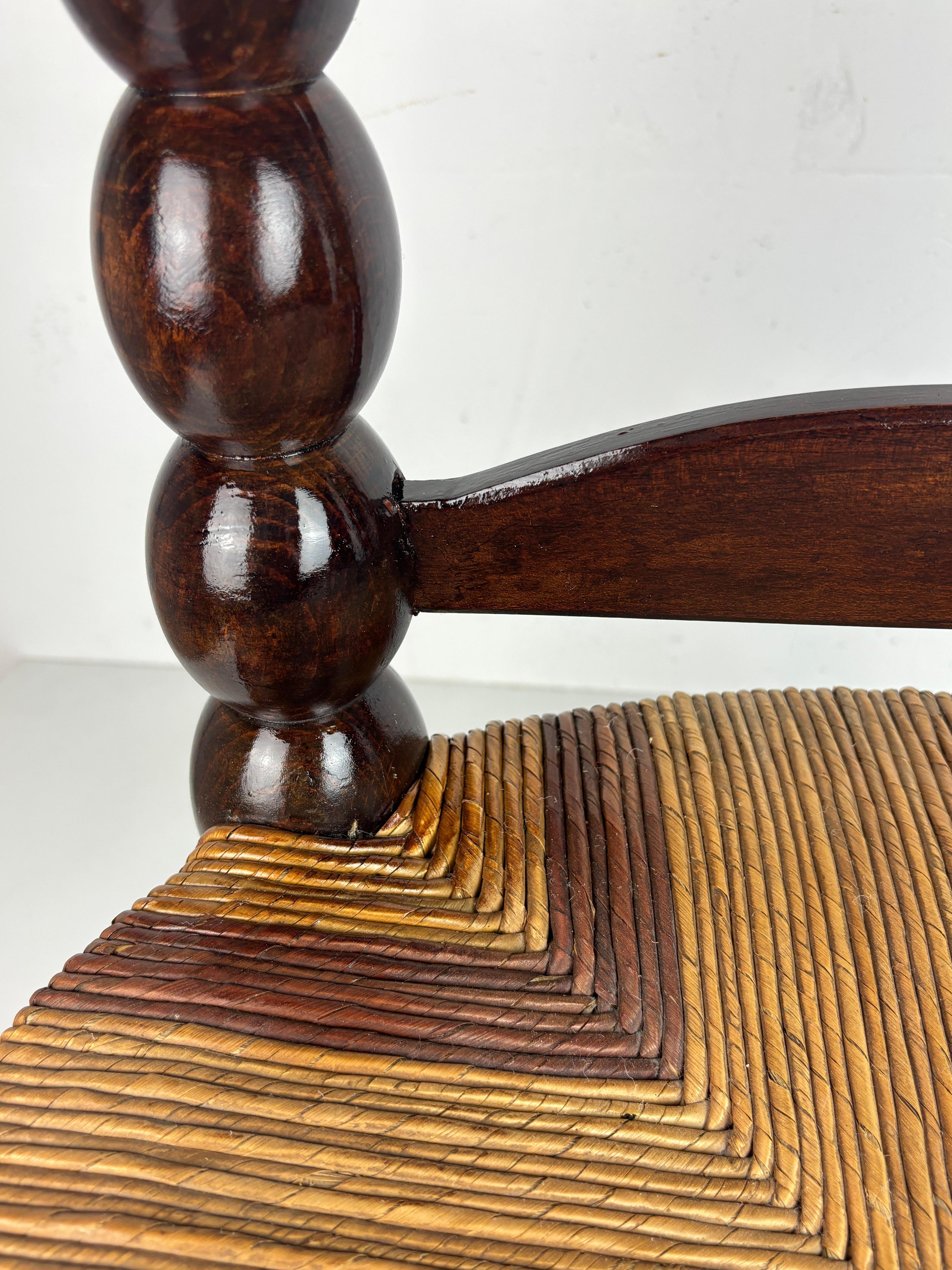 Chaise basse en jonc brutaliste en bois tourné France, années 1950 en vente 6