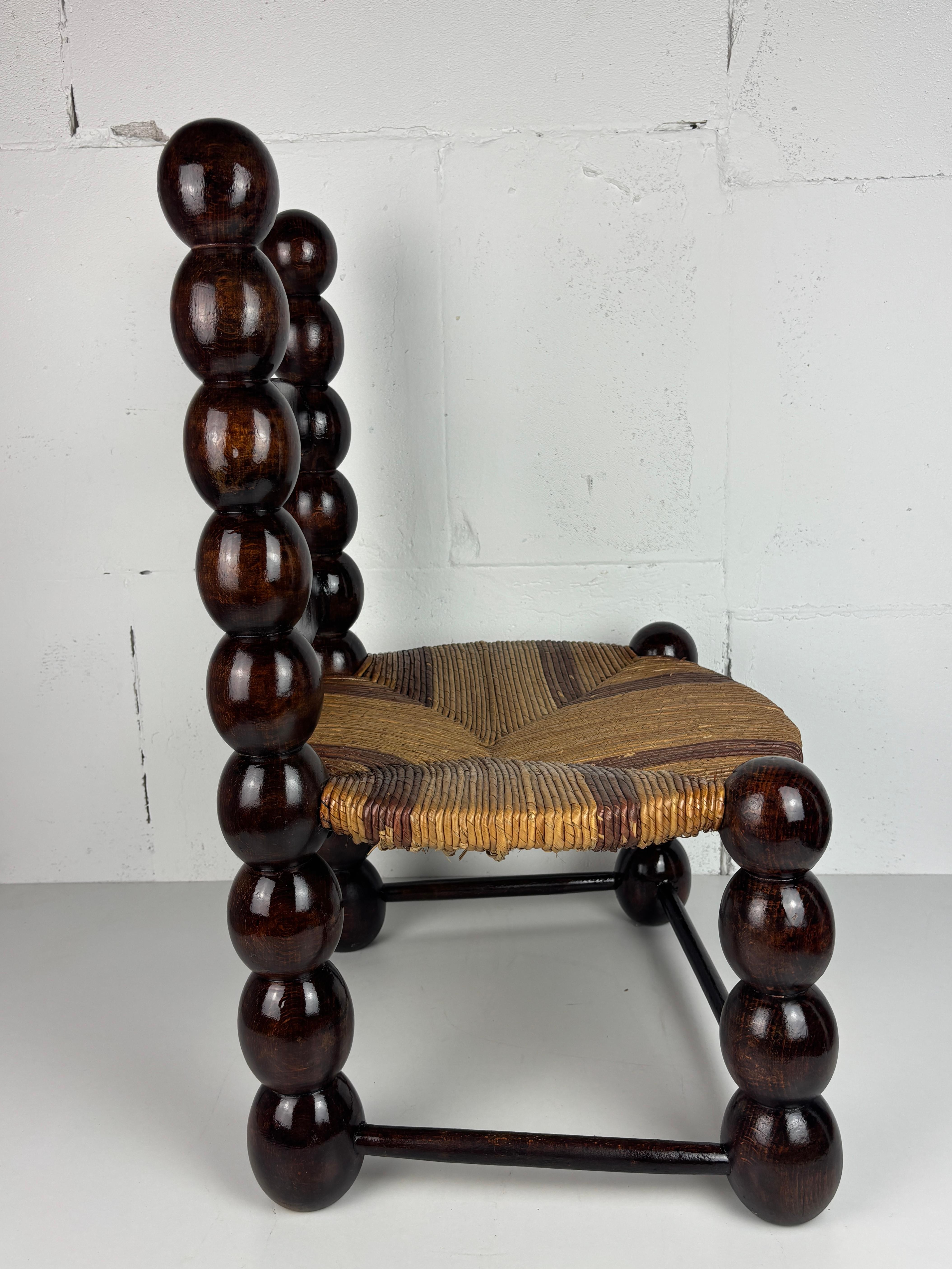Chaise basse en jonc brutaliste en bois tourné France, années 1950 en vente 8
