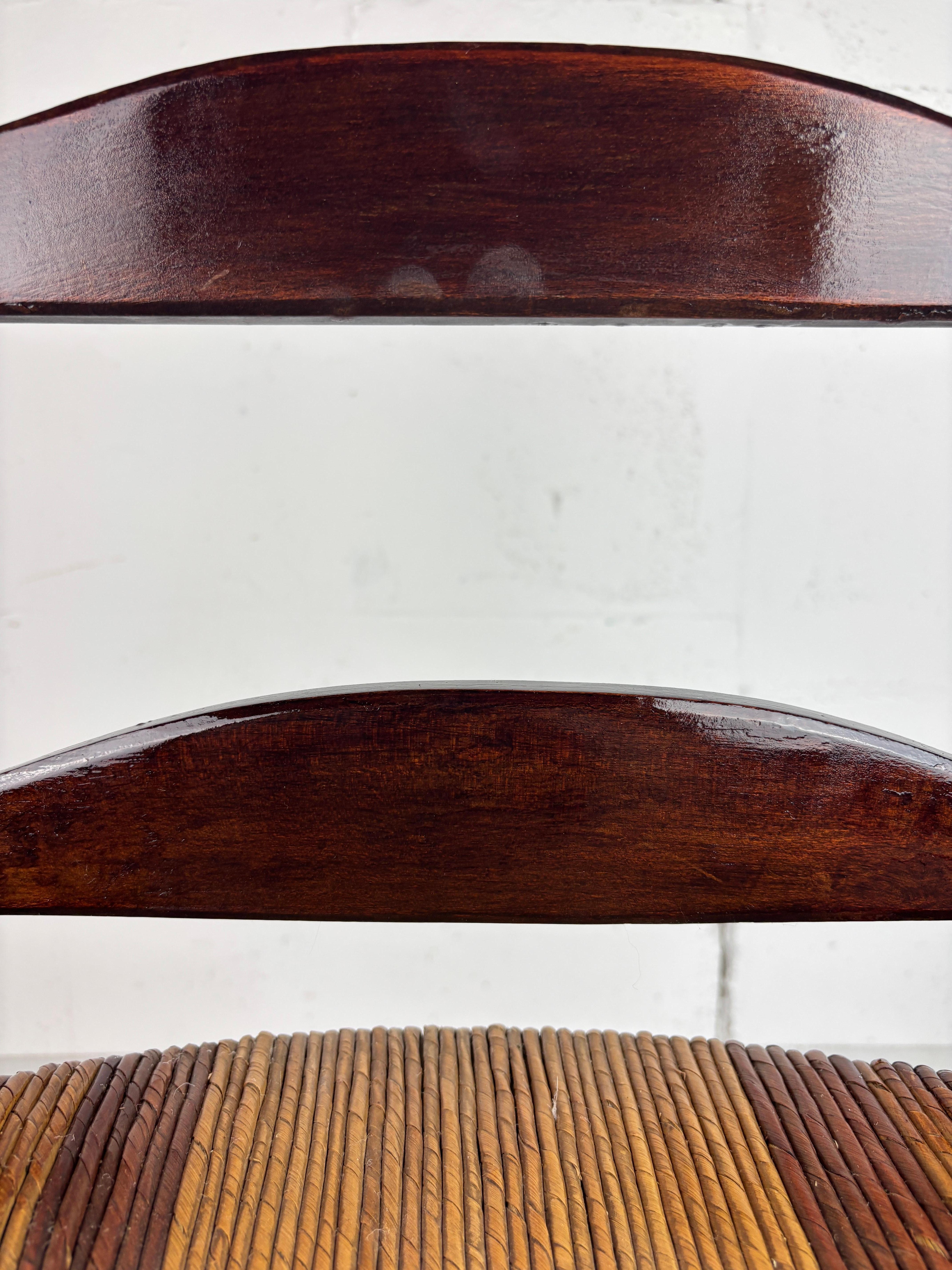 Chaise basse en jonc brutaliste en bois tourné France, années 1950 en vente 9