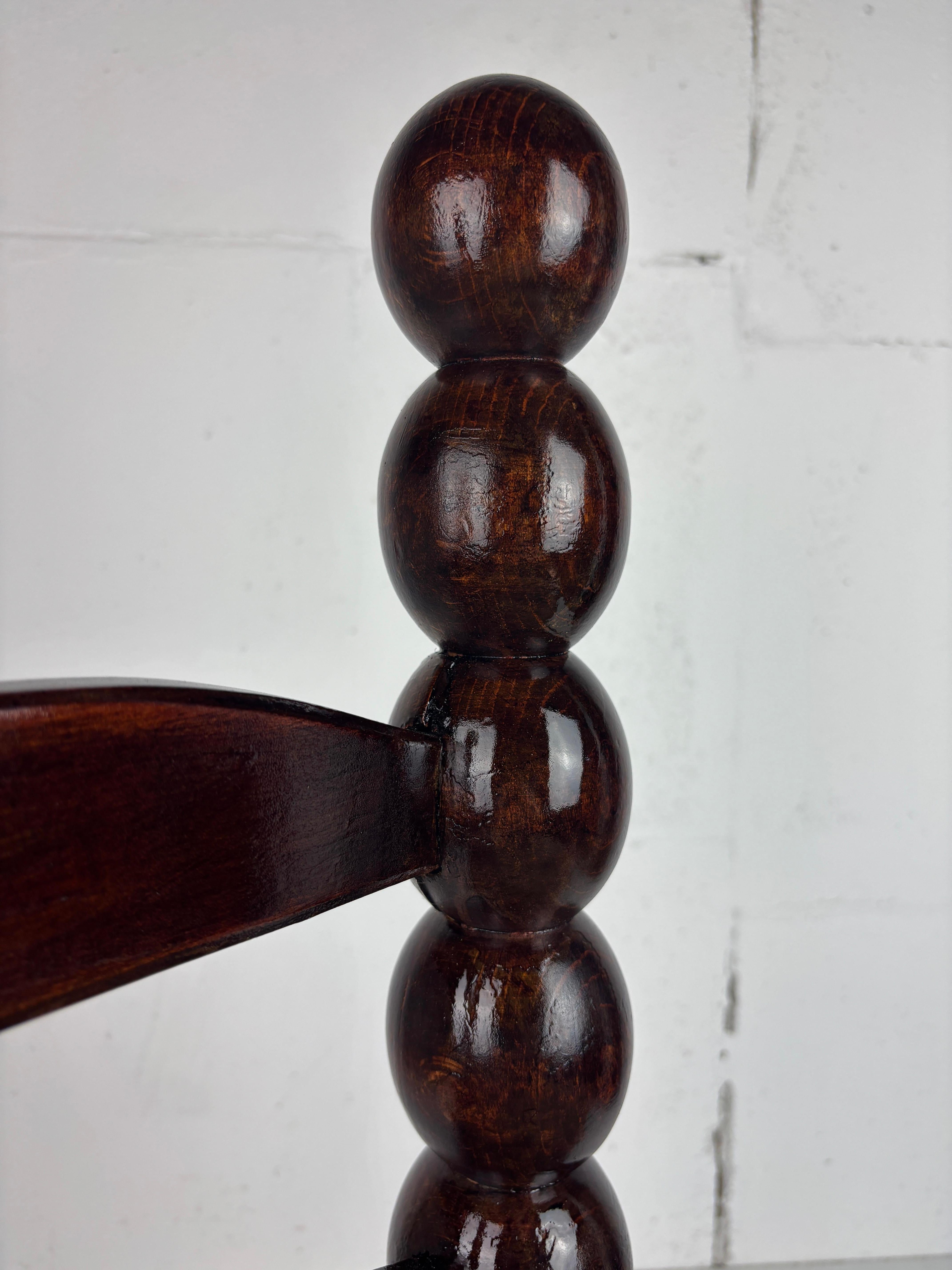 Chaise basse en jonc brutaliste en bois tourné France, années 1950 en vente 10