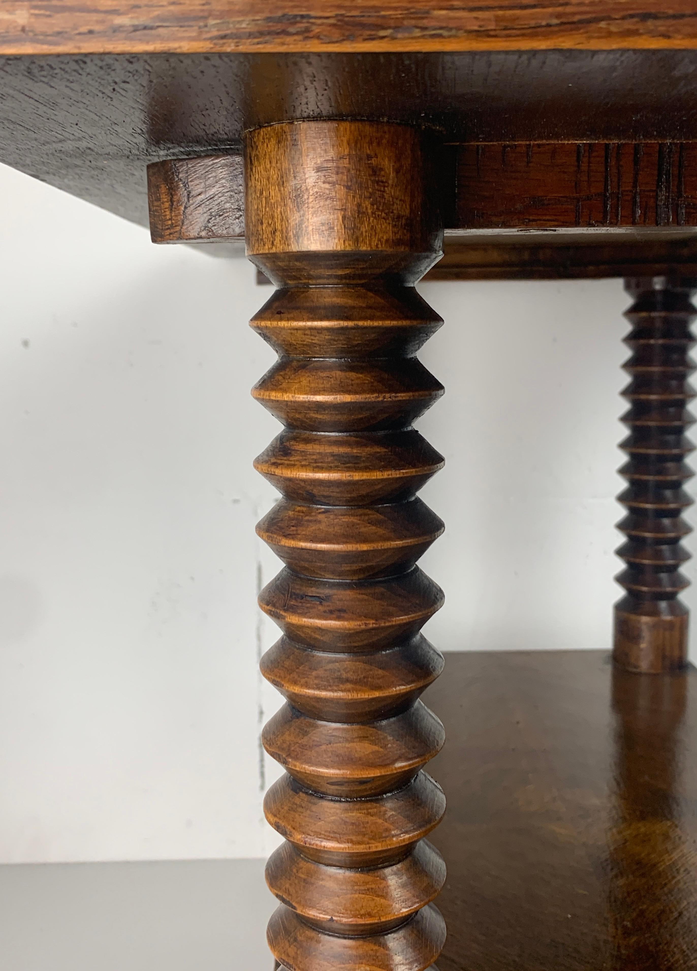 Metà XX secolo Tavolino brutalista in legno tornito con pressa per vino nello stile di Charles Dudouyt in vendita