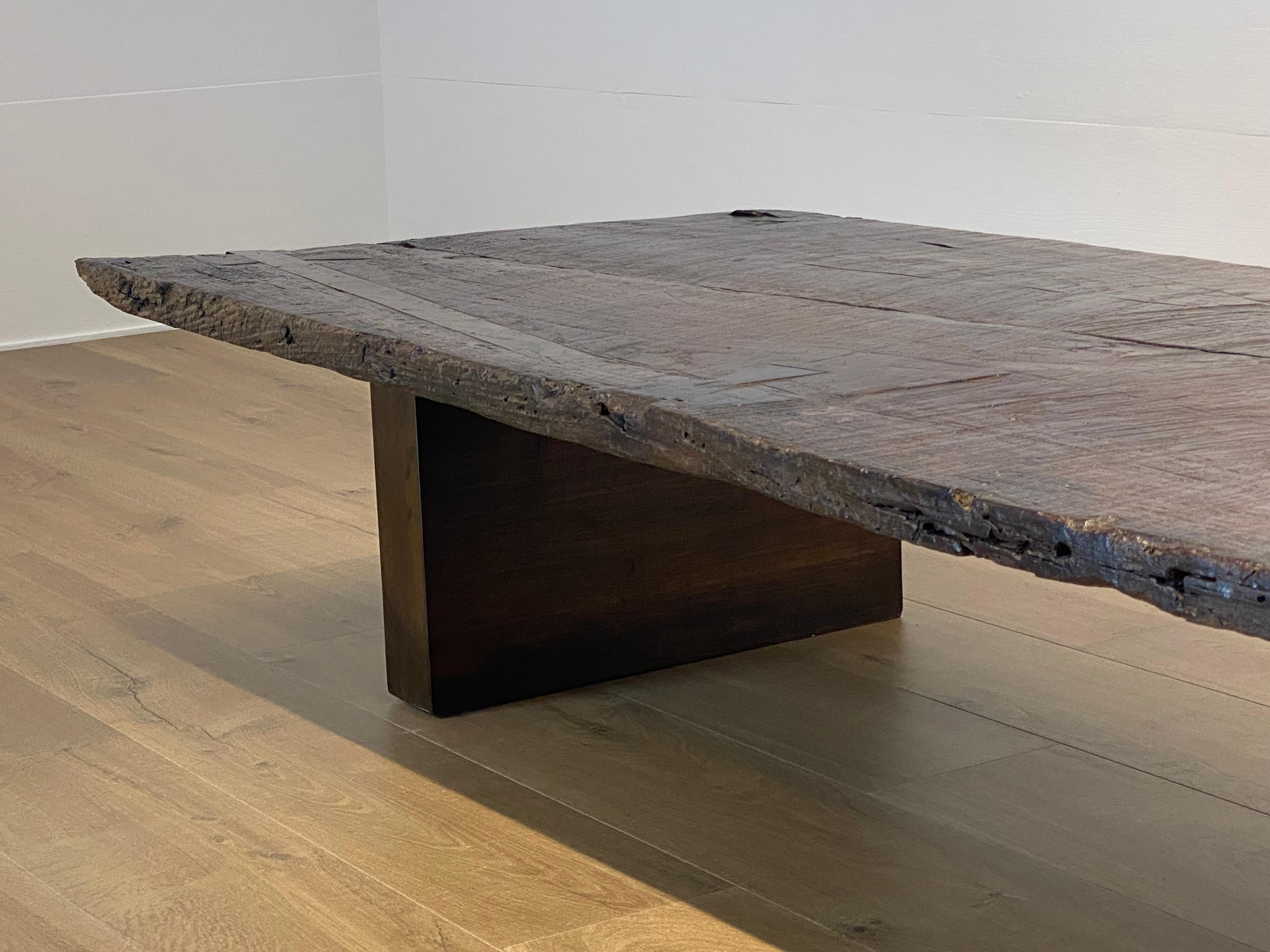 Table de canapé antique brutaliste en bois en vente 6